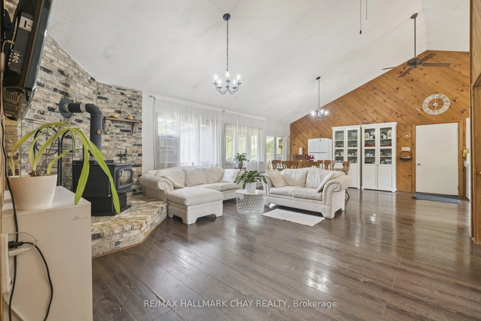 Photo 1 of 7521 County Road 10, Essa, Angus — HOMEH