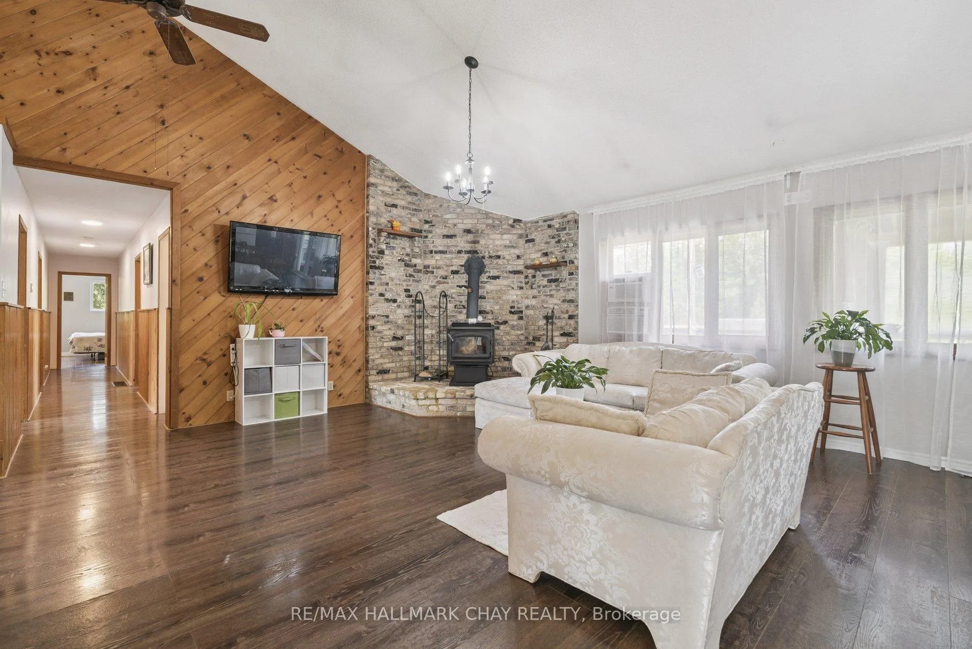 Photo 2 of 7521 County Road 10, Essa, Angus — HOMEH