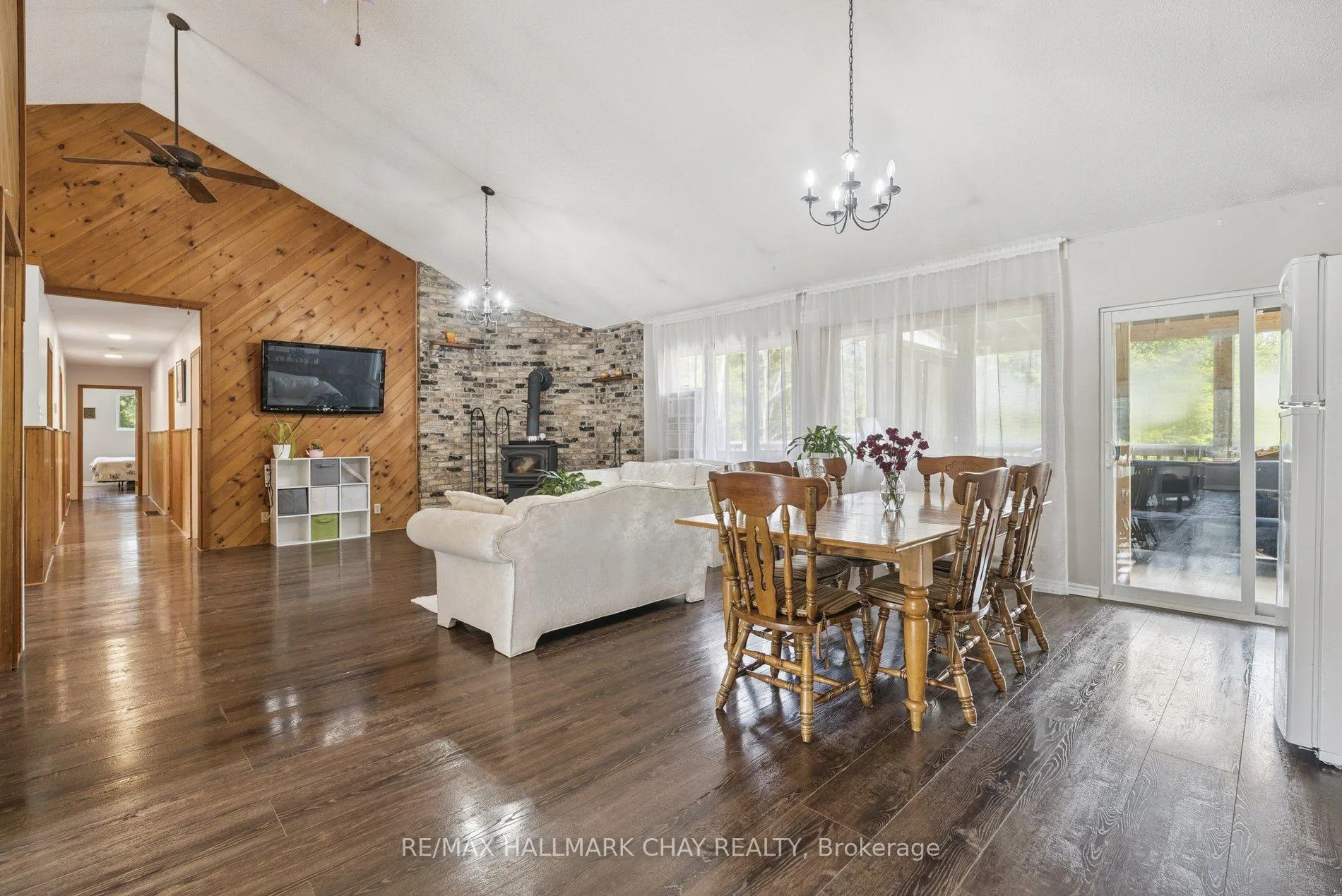 Photo 3 of 7521 County Road 10, Essa, Angus — HOMEH