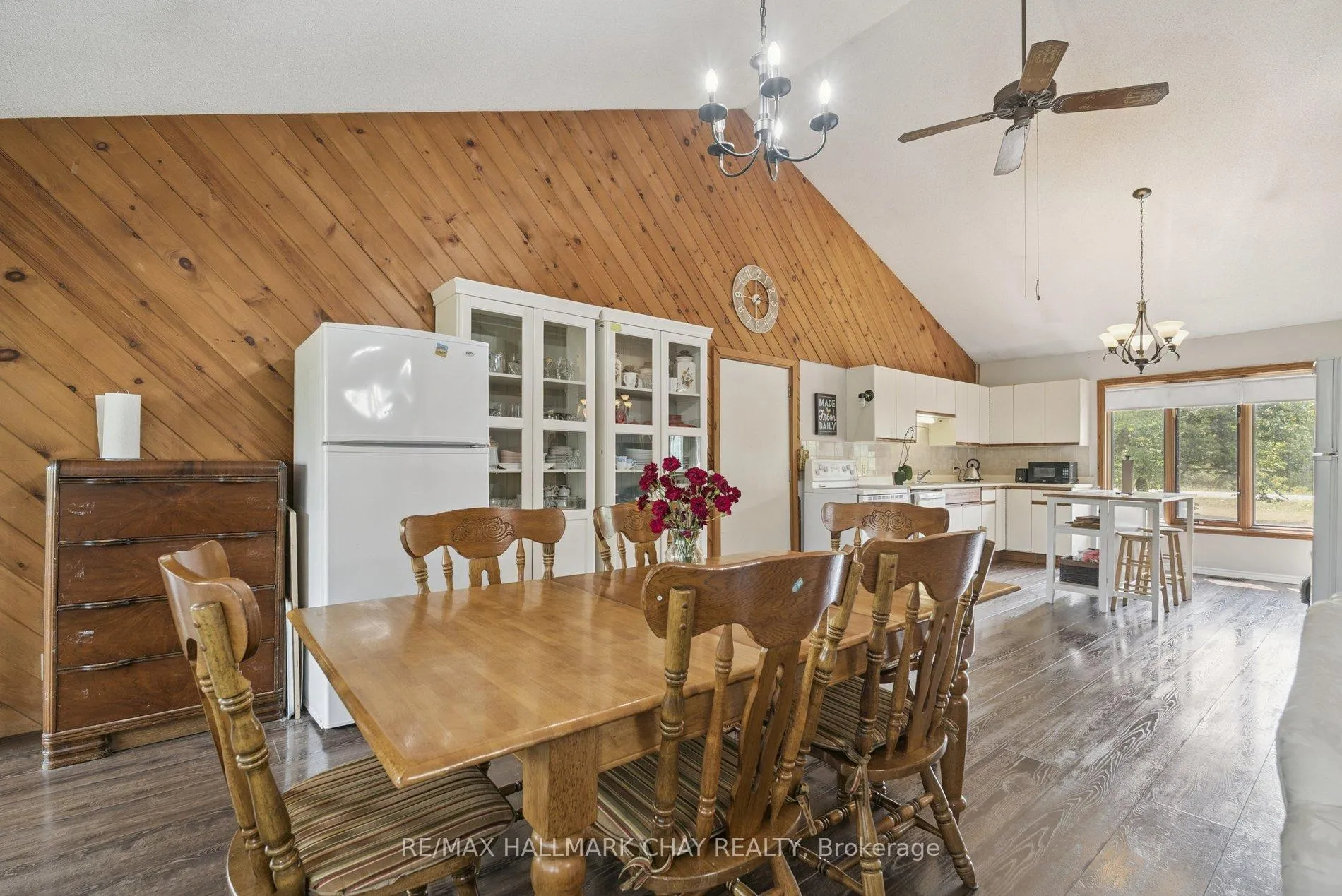 Photo 5 of 7521 County Road 10, Essa, Angus — HOMEH