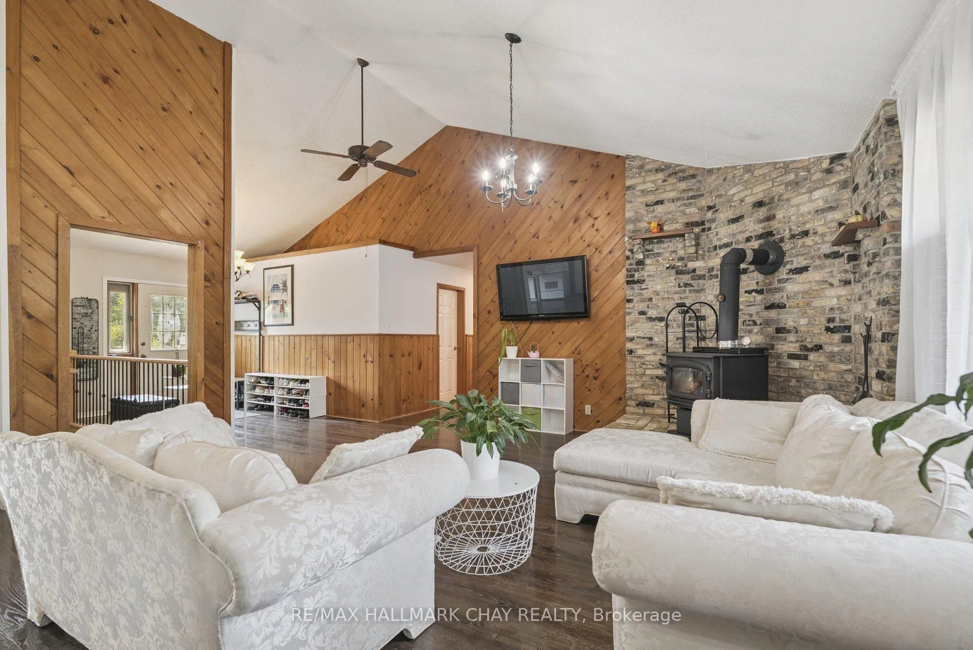 Photo 6 of 7521 County Road 10, Essa, Angus — HOMEH