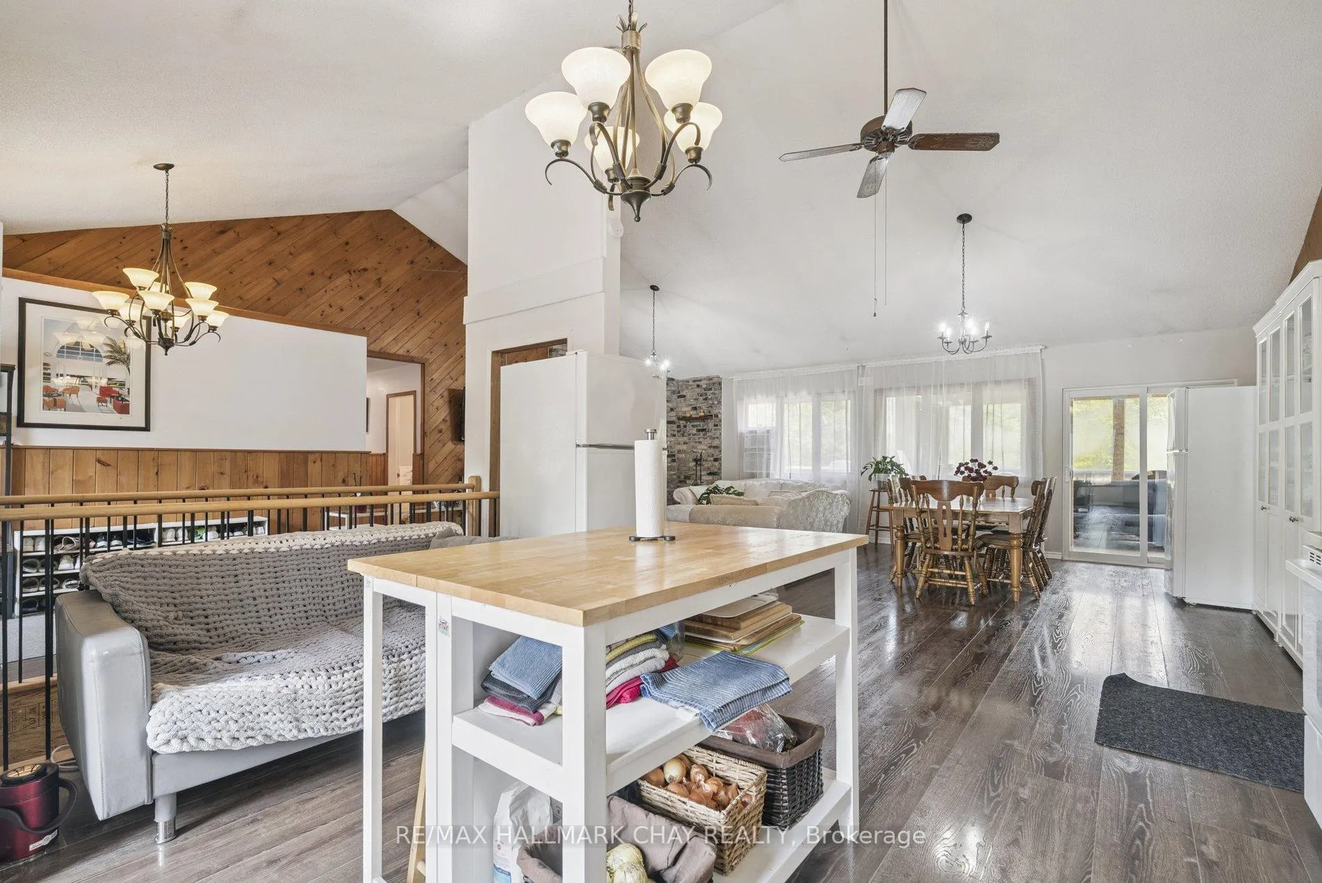 Photo 9 of 7521 County Road 10, Essa, Angus — HOMEH