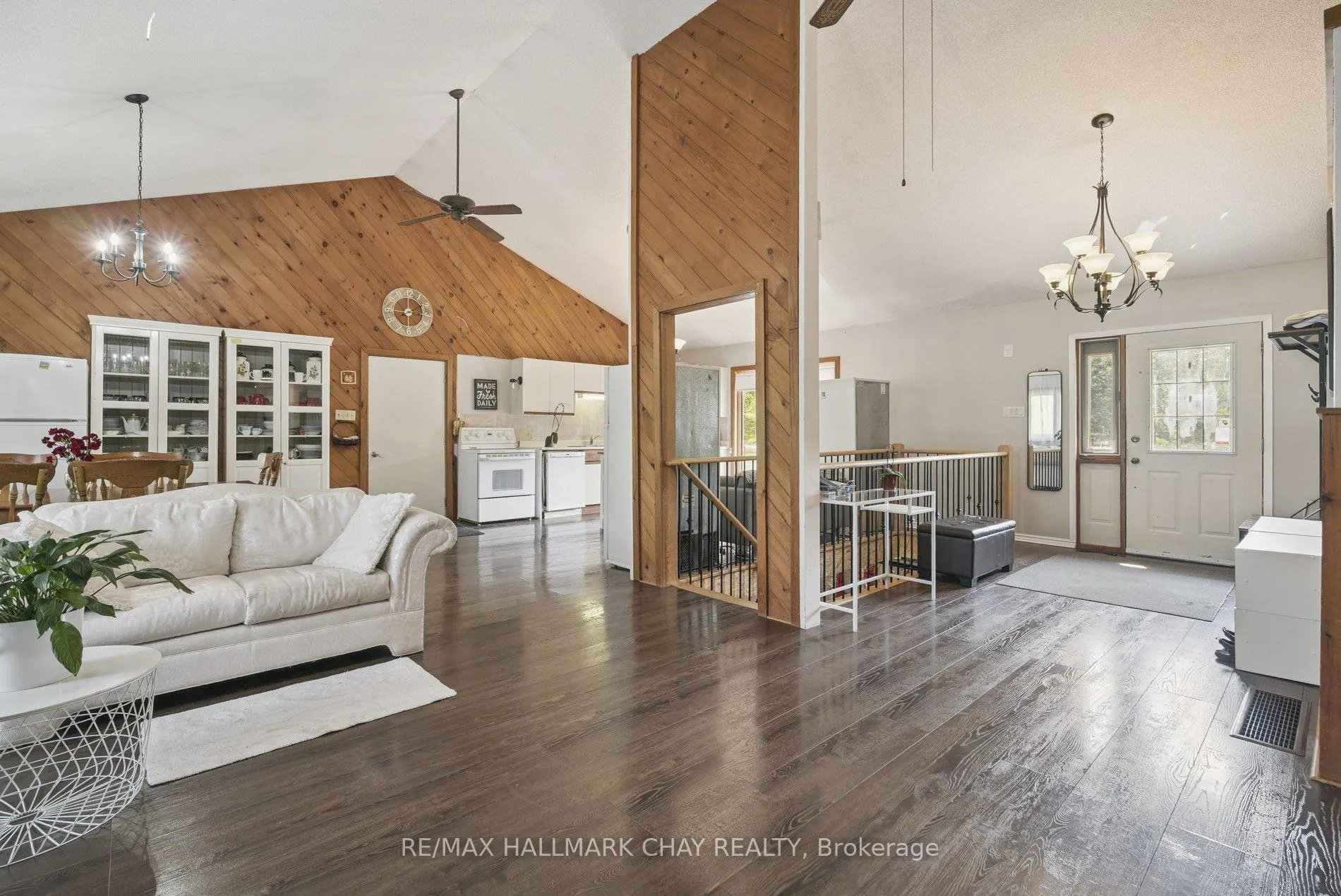 Photo 12 of 7521 County Road 10, Essa, Angus — HOMEH