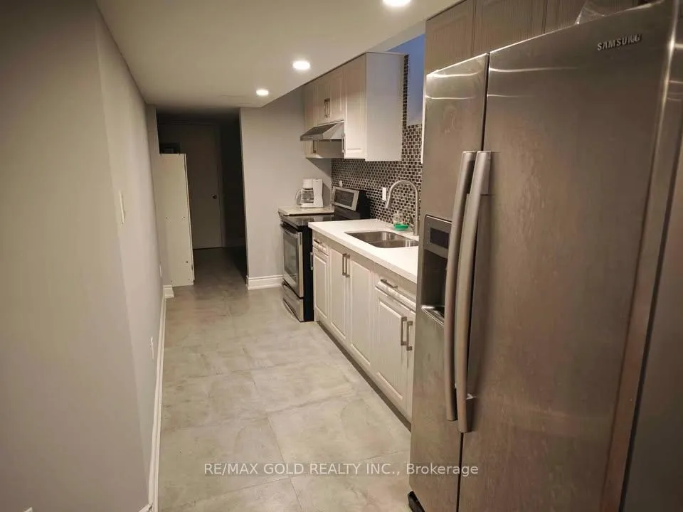 Photo 4 of 21 Savita Road, Brampton, Fletcher's Meadow — HOMEH