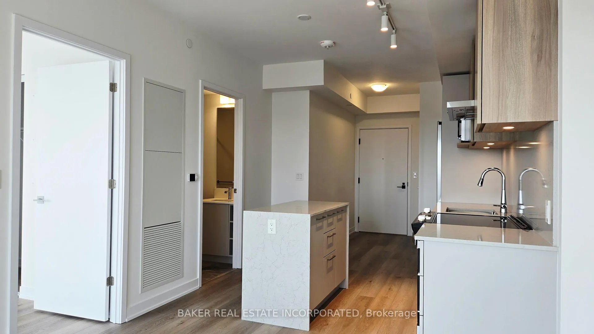 Photo 1 of Unit LPH 4, 500 Plains Road, Burlington, LaSalle — HOMEH