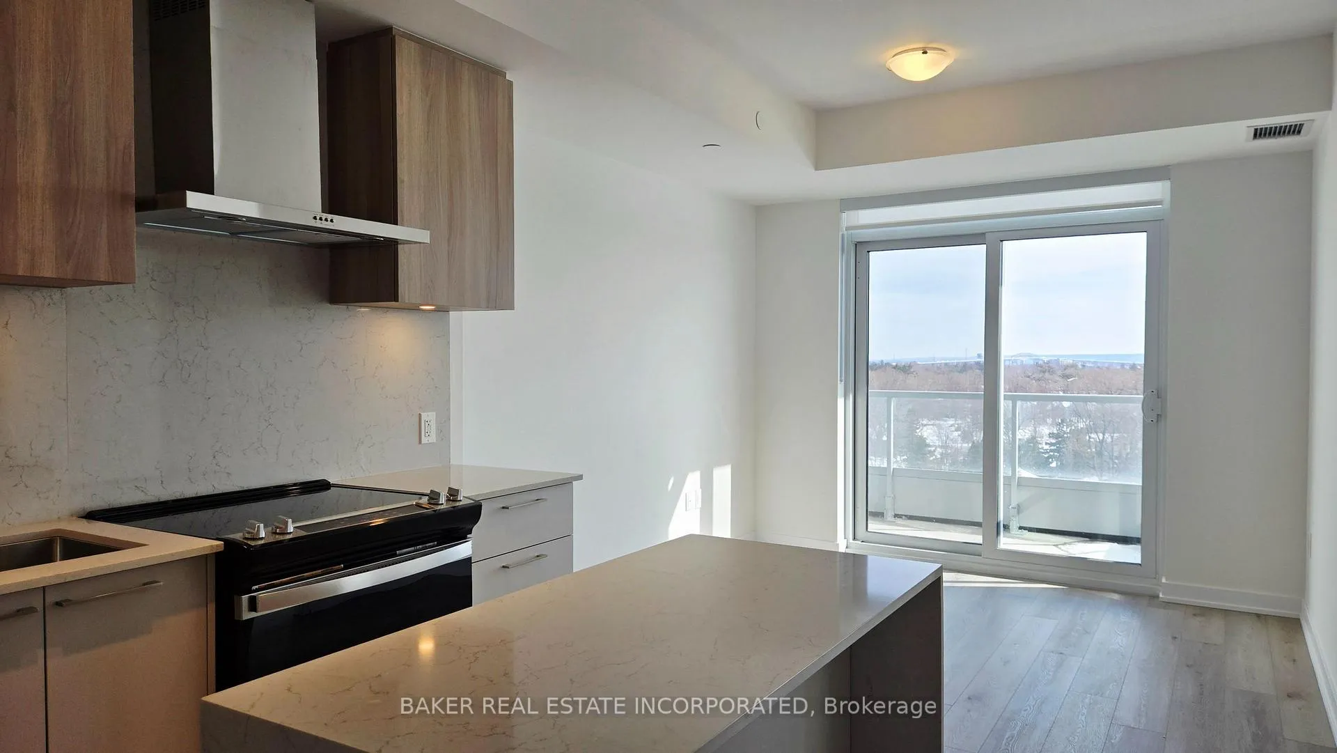 Photo 3 of Unit LPH 4, 500 Plains Road, Burlington, LaSalle — HOMEH