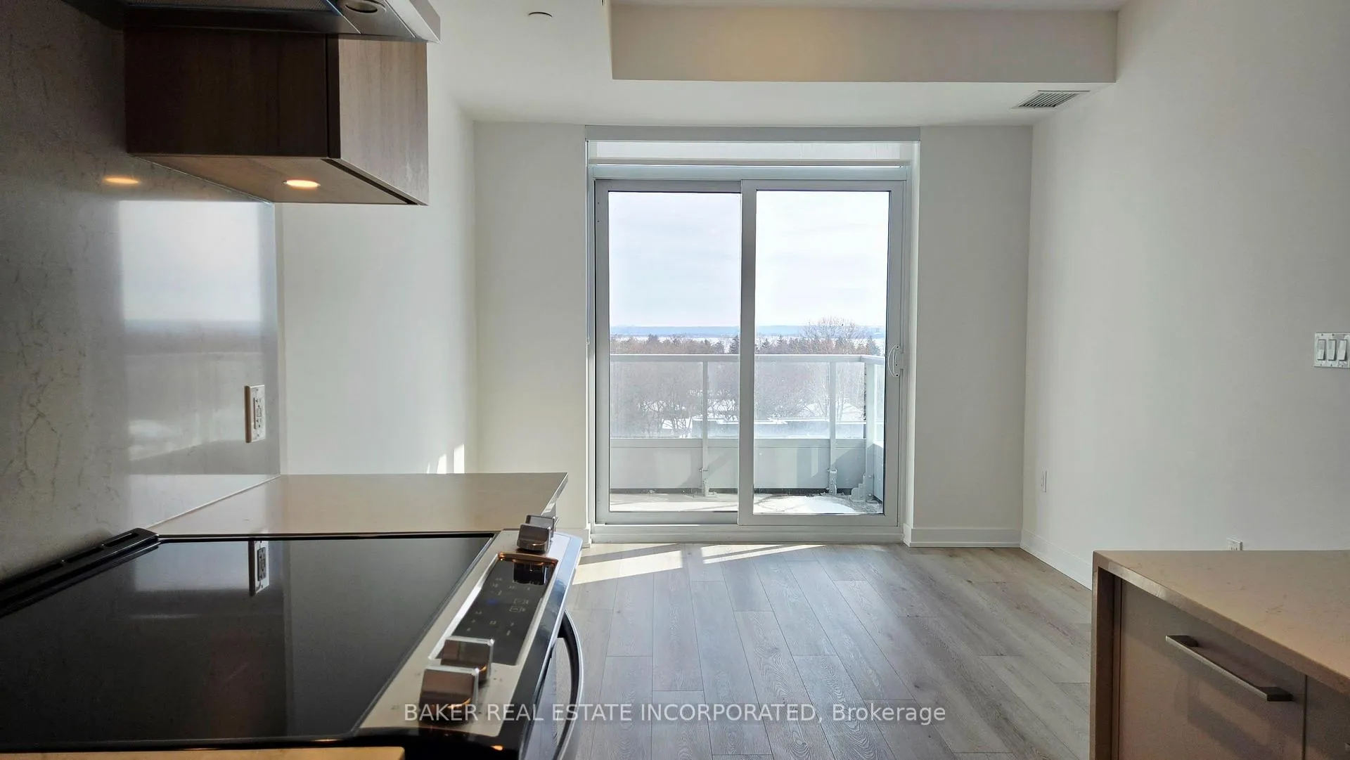 Photo 4 of Unit LPH 4, 500 Plains Road, Burlington, LaSalle — HOMEH
