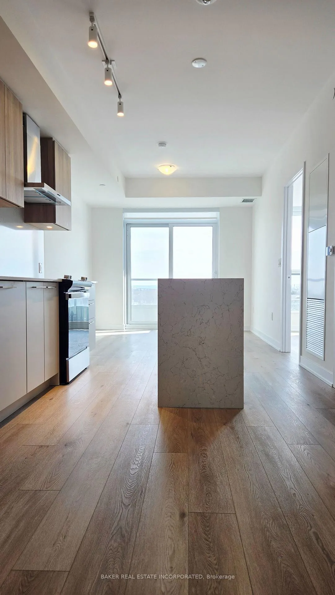 Photo 5 of Unit LPH 4, 500 Plains Road, Burlington, LaSalle — HOMEH