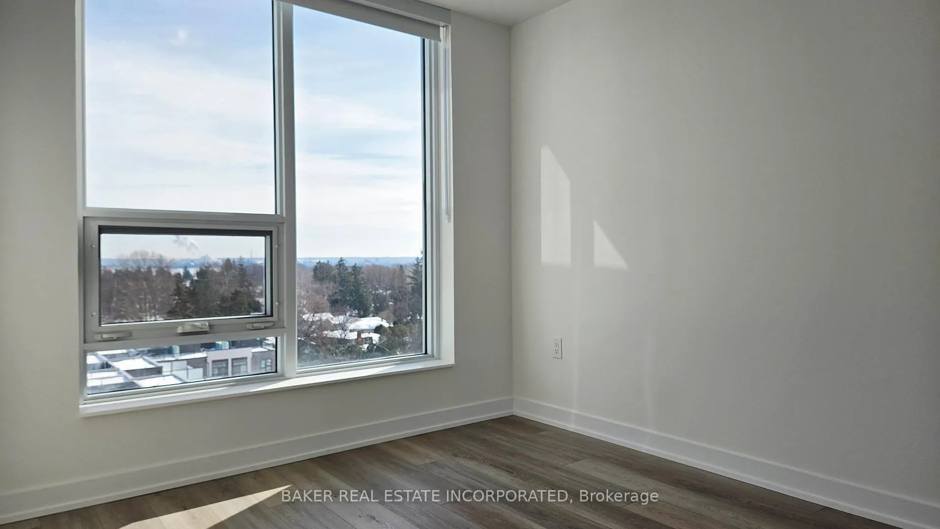 Photo 6 of Unit LPH 4, 500 Plains Road, Burlington, LaSalle — HOMEH