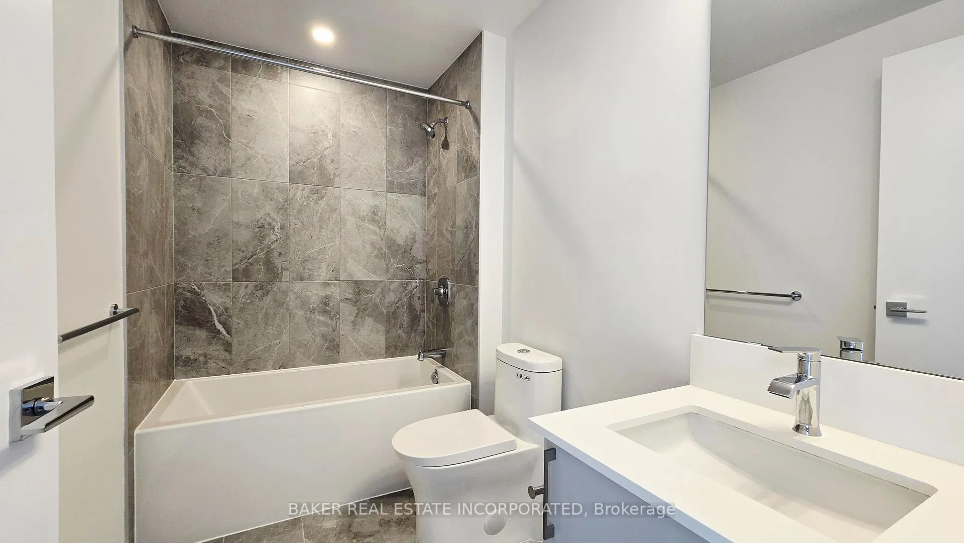 Photo 8 of Unit LPH 4, 500 Plains Road, Burlington, LaSalle — HOMEH