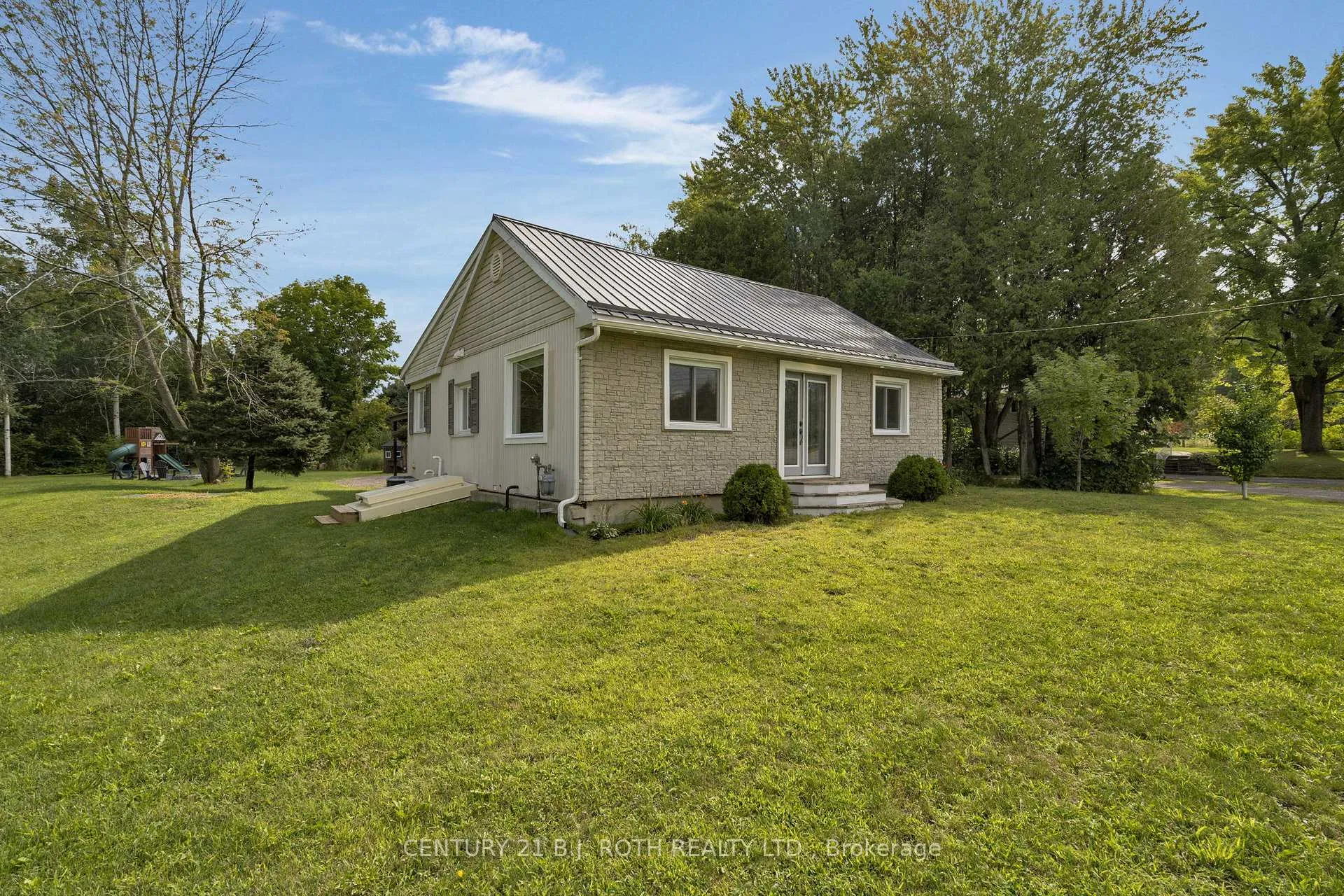 Photo 5 of 8109 93 Highway, Tiny, Wyebridge — HOMEH