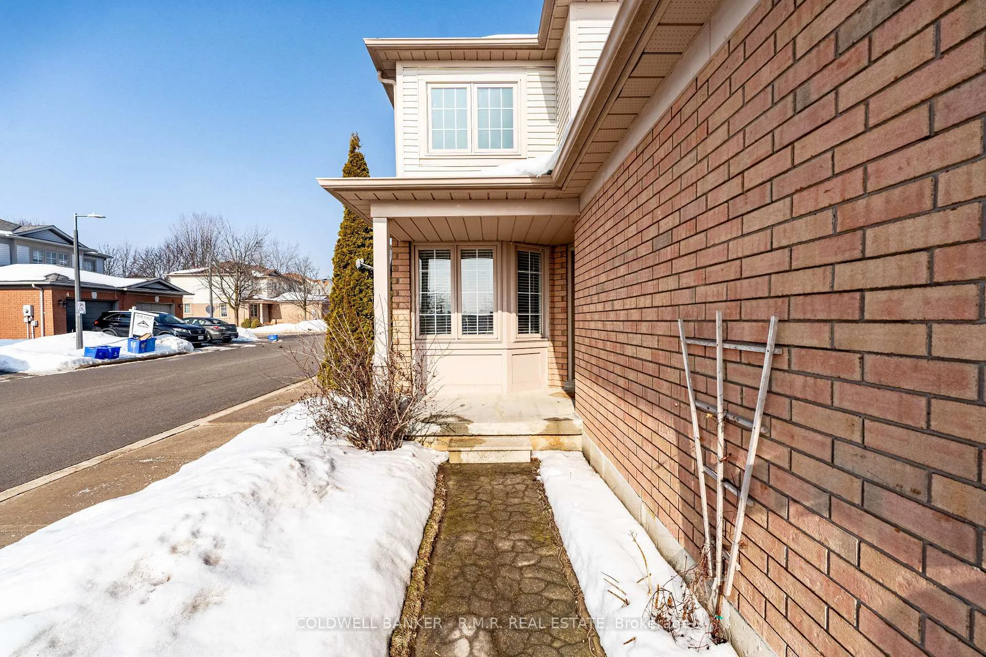 Photo 3 of 15 Greengrove Way, Whitby, Rolling Acres — HOMEH