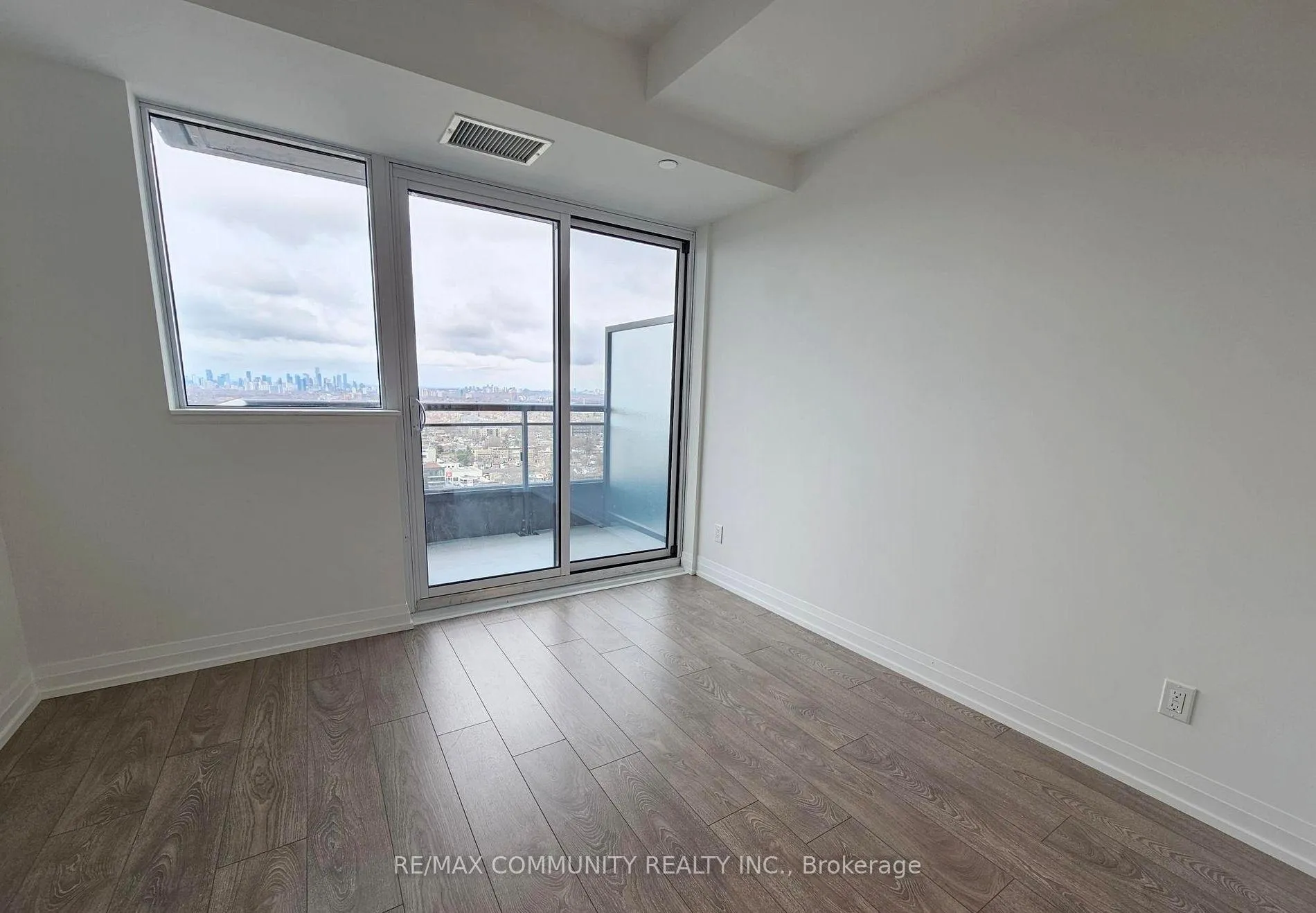 Photo 6 of Unit 2709, 286 Main Street, Toronto, East End-Danforth — HOMEH