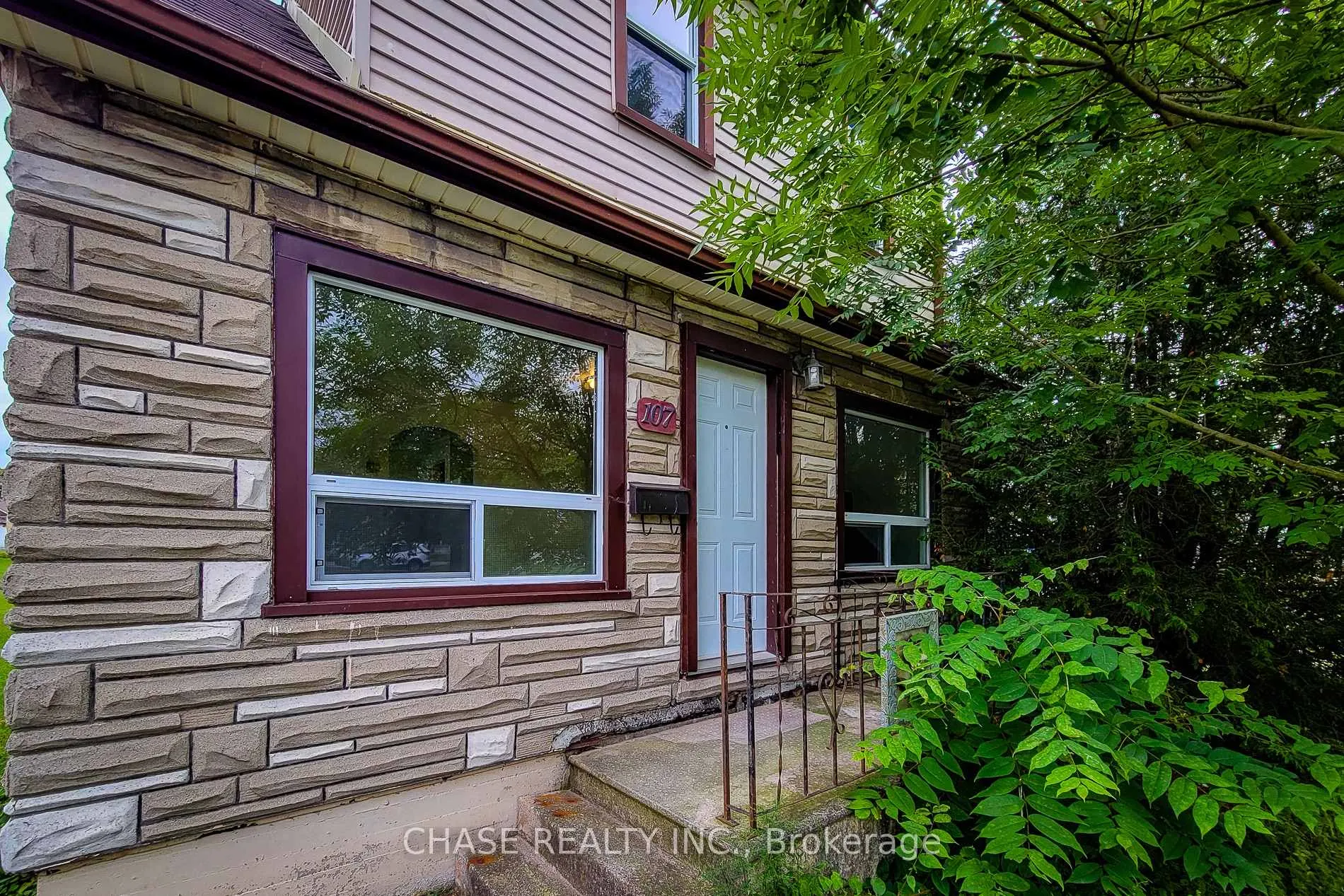 Photo 1 of 107 Saint George Street, Welland, Broadway — HOMEH