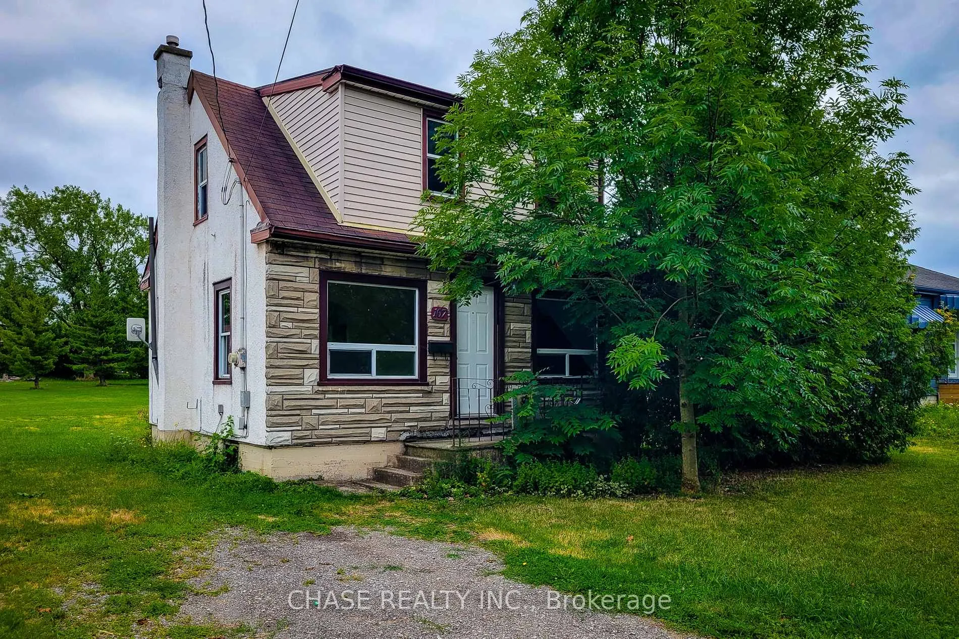Photo 2 of 107 Saint George Street, Welland, Broadway — HOMEH