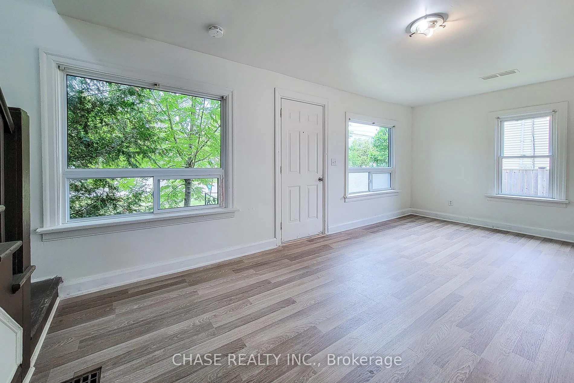 Photo 7 of 107 Saint George Street, Welland, Broadway — HOMEH