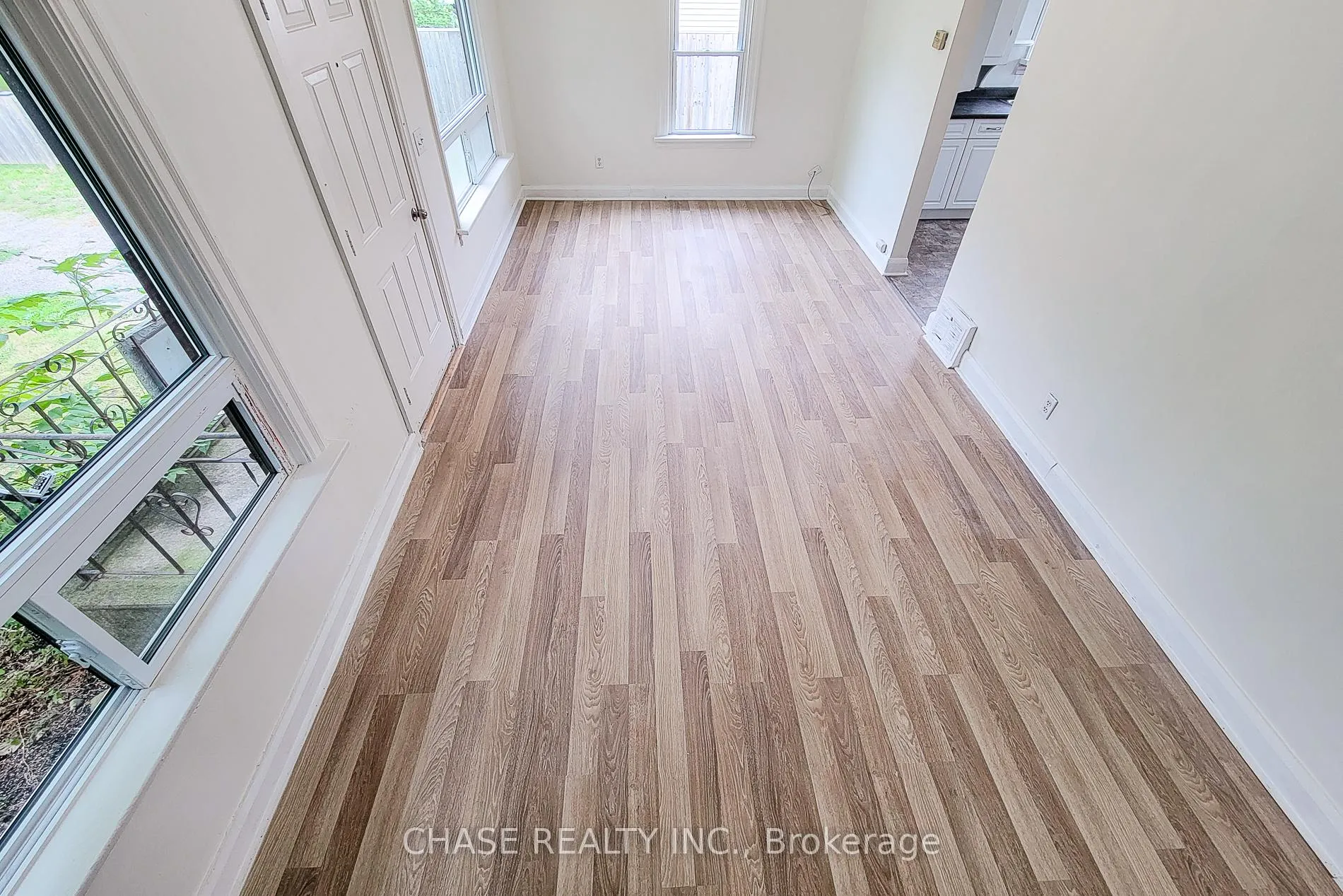Photo 8 of 107 Saint George Street, Welland, Broadway — HOMEH