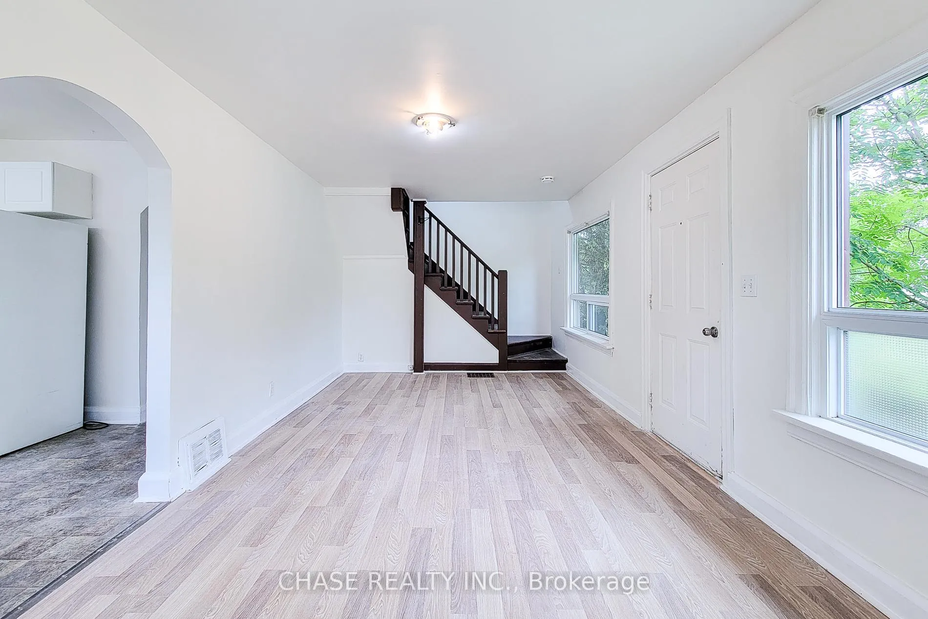Photo 9 of 107 Saint George Street, Welland, Broadway — HOMEH