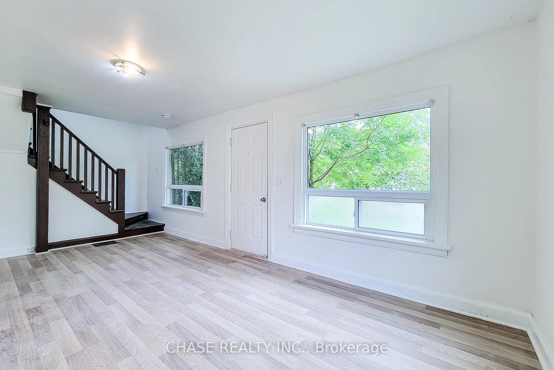 Photo 11 of 107 Saint George Street, Welland, Broadway — HOMEH