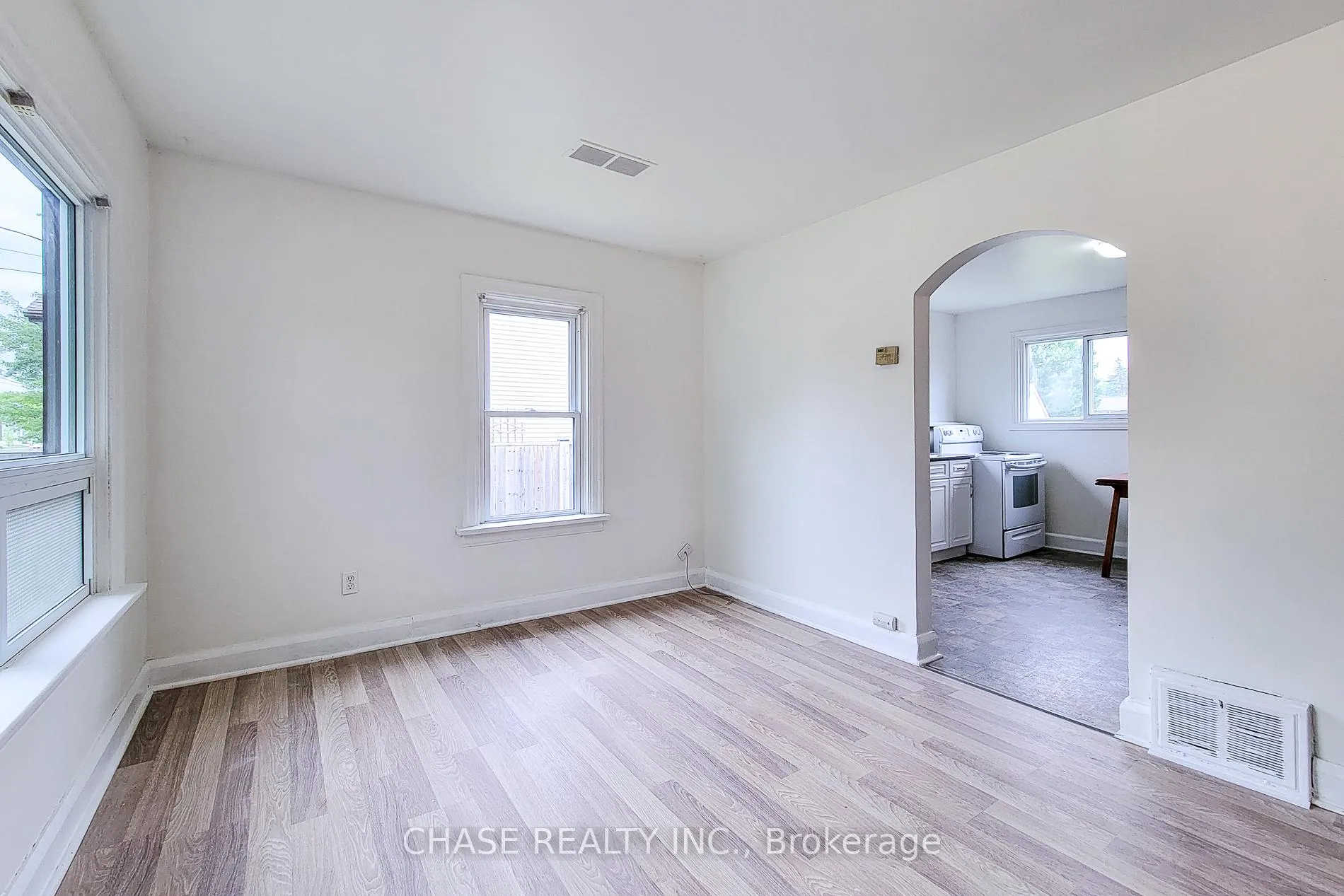Photo 13 of 107 Saint George Street, Welland, Broadway — HOMEH