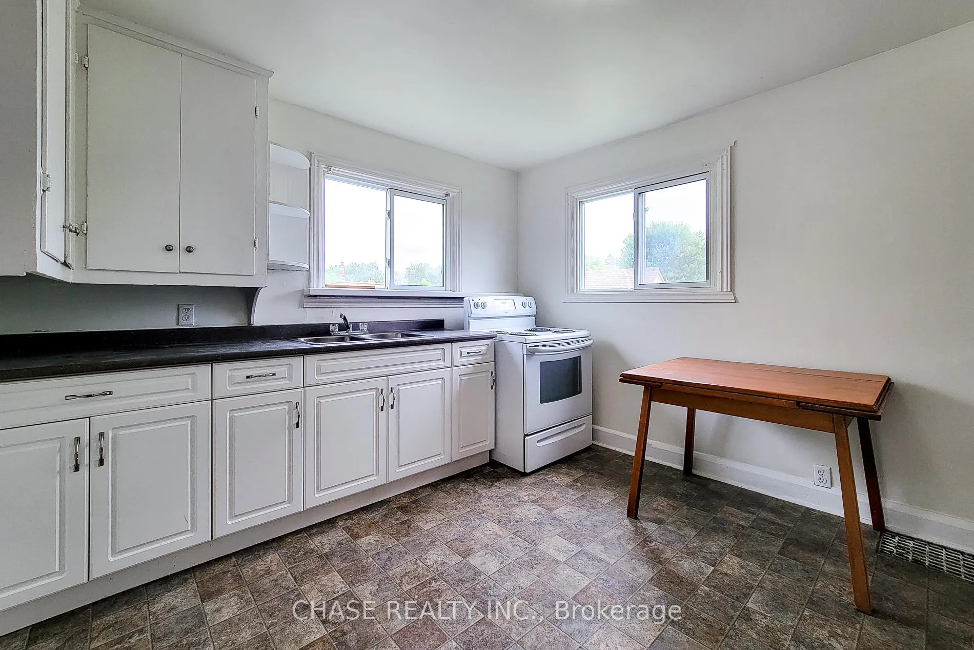 Photo 15 of 107 Saint George Street, Welland, Broadway — HOMEH