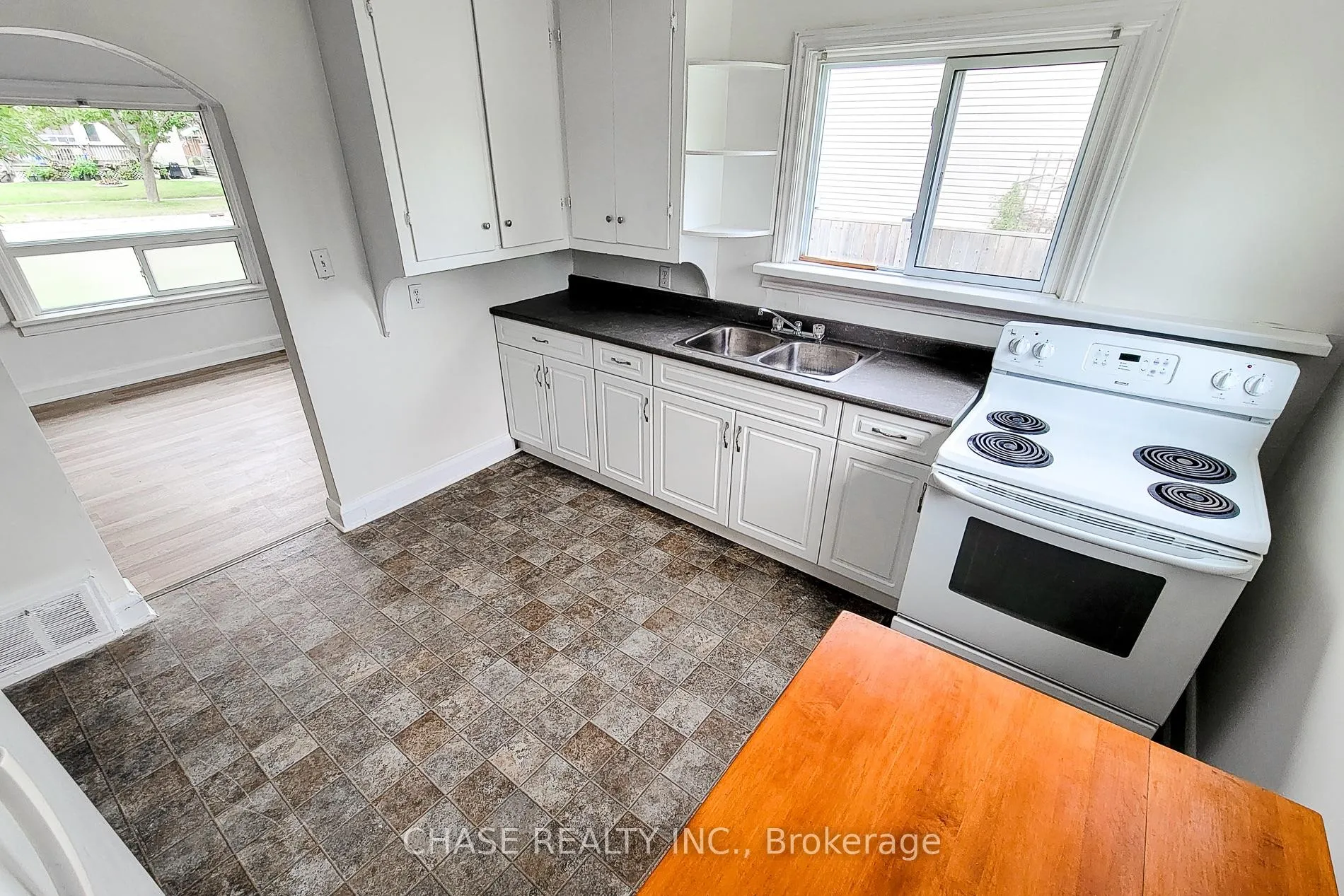 Photo 16 of 107 Saint George Street, Welland, Broadway — HOMEH