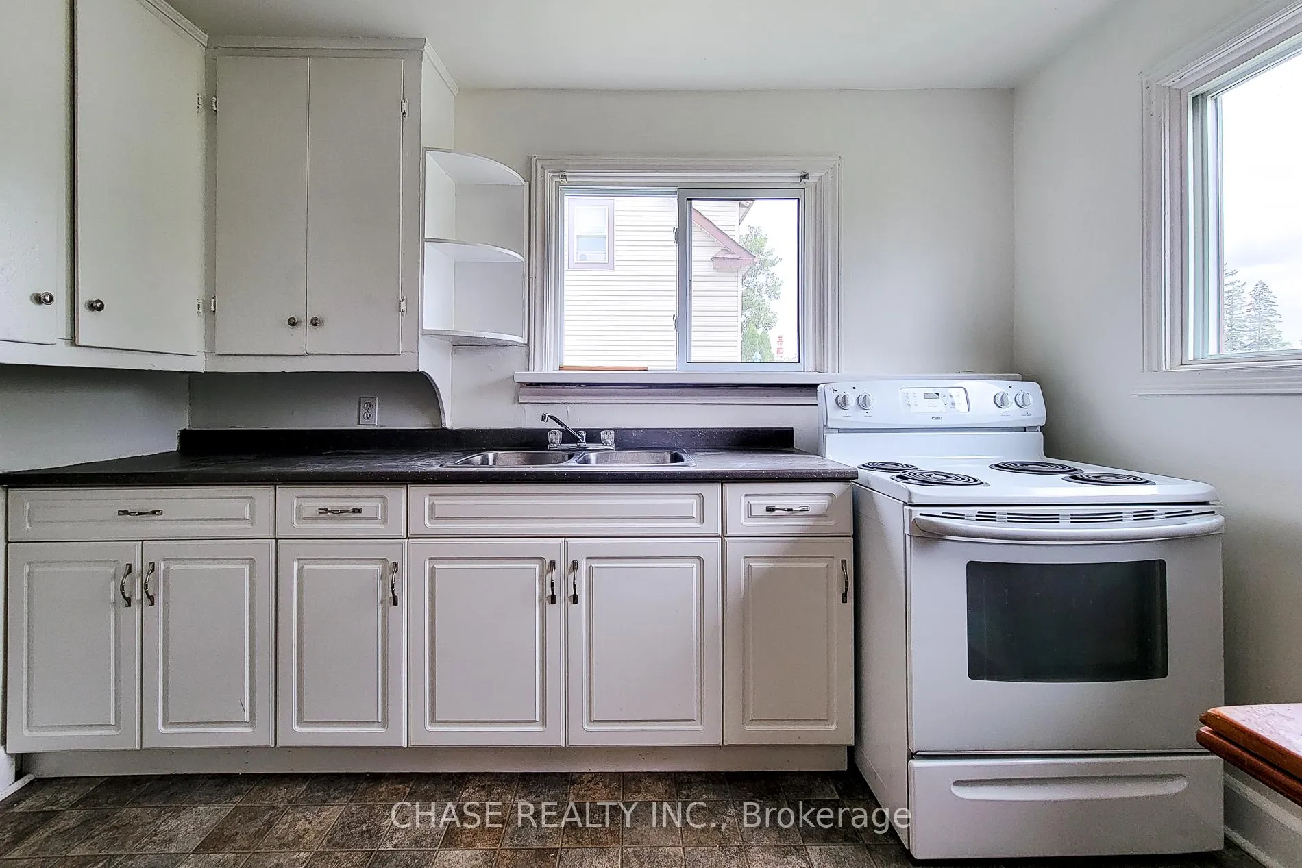 Photo 17 of 107 Saint George Street, Welland, Broadway — HOMEH