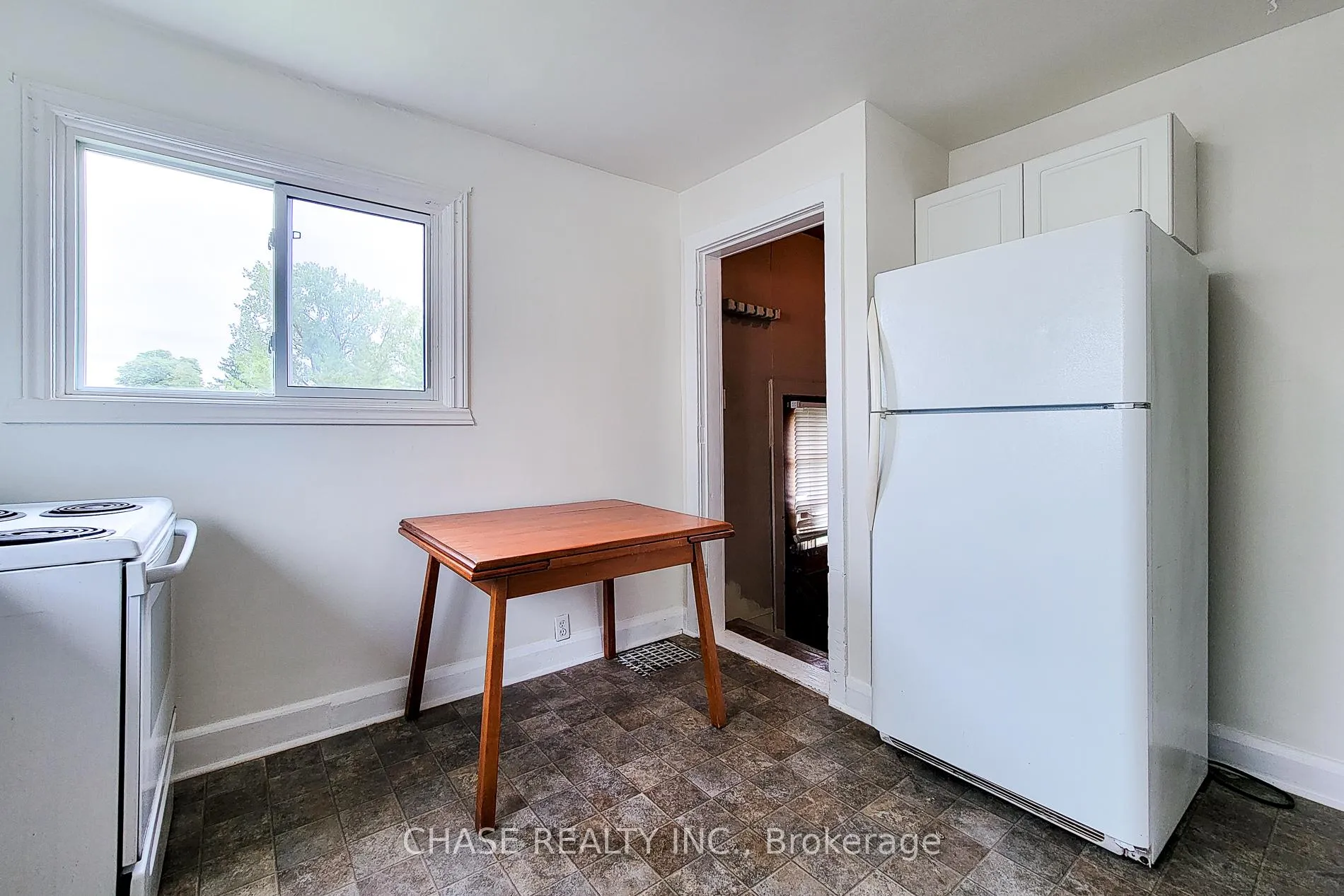 Photo 18 of 107 Saint George Street, Welland, Broadway — HOMEH