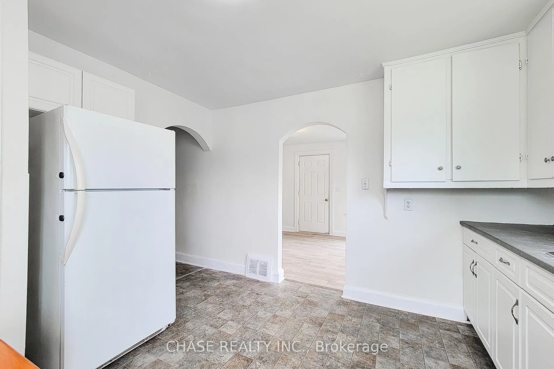 Photo 19 of 107 Saint George Street, Welland, Broadway — HOMEH