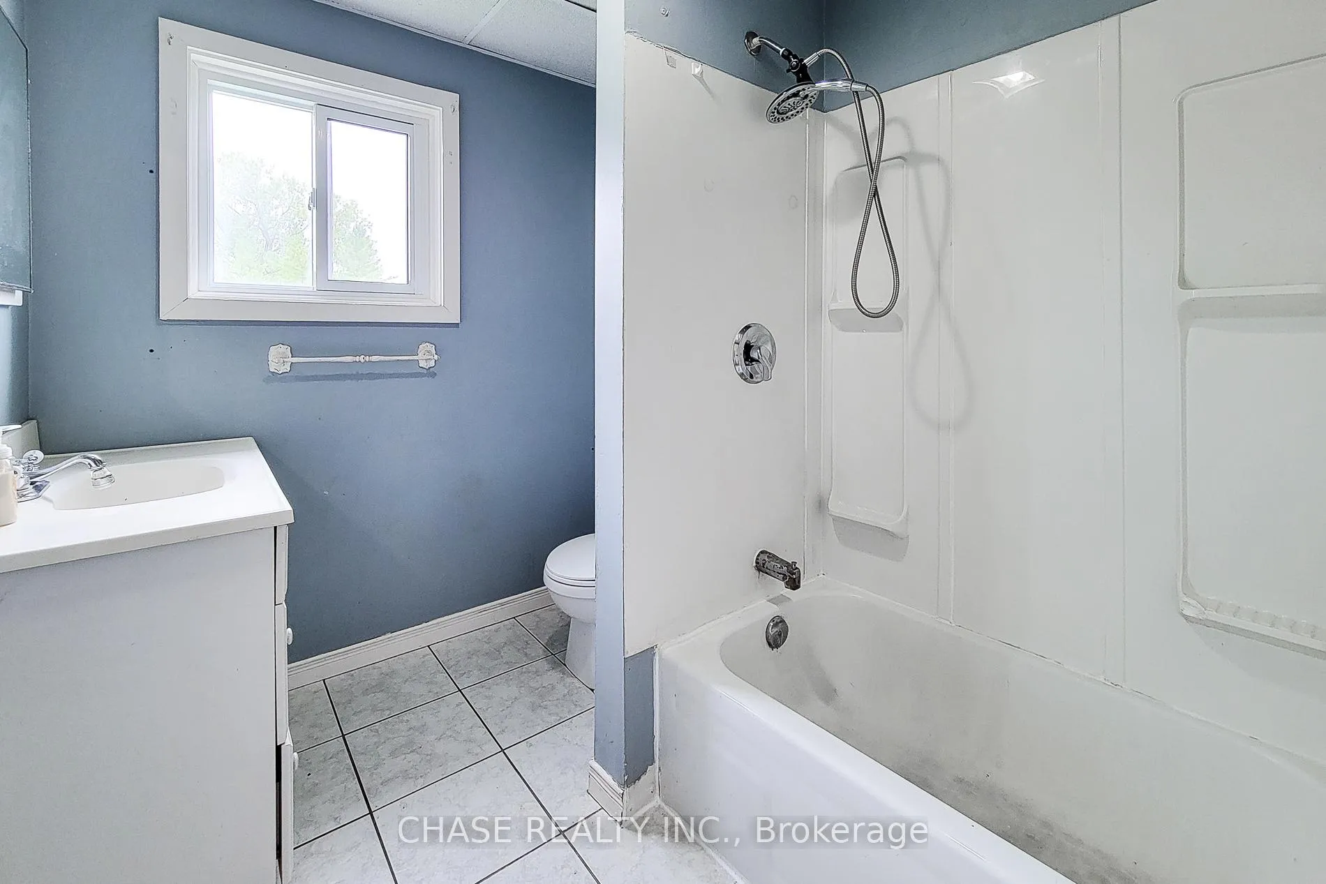 Photo 21 of 107 Saint George Street, Welland, Broadway — HOMEH