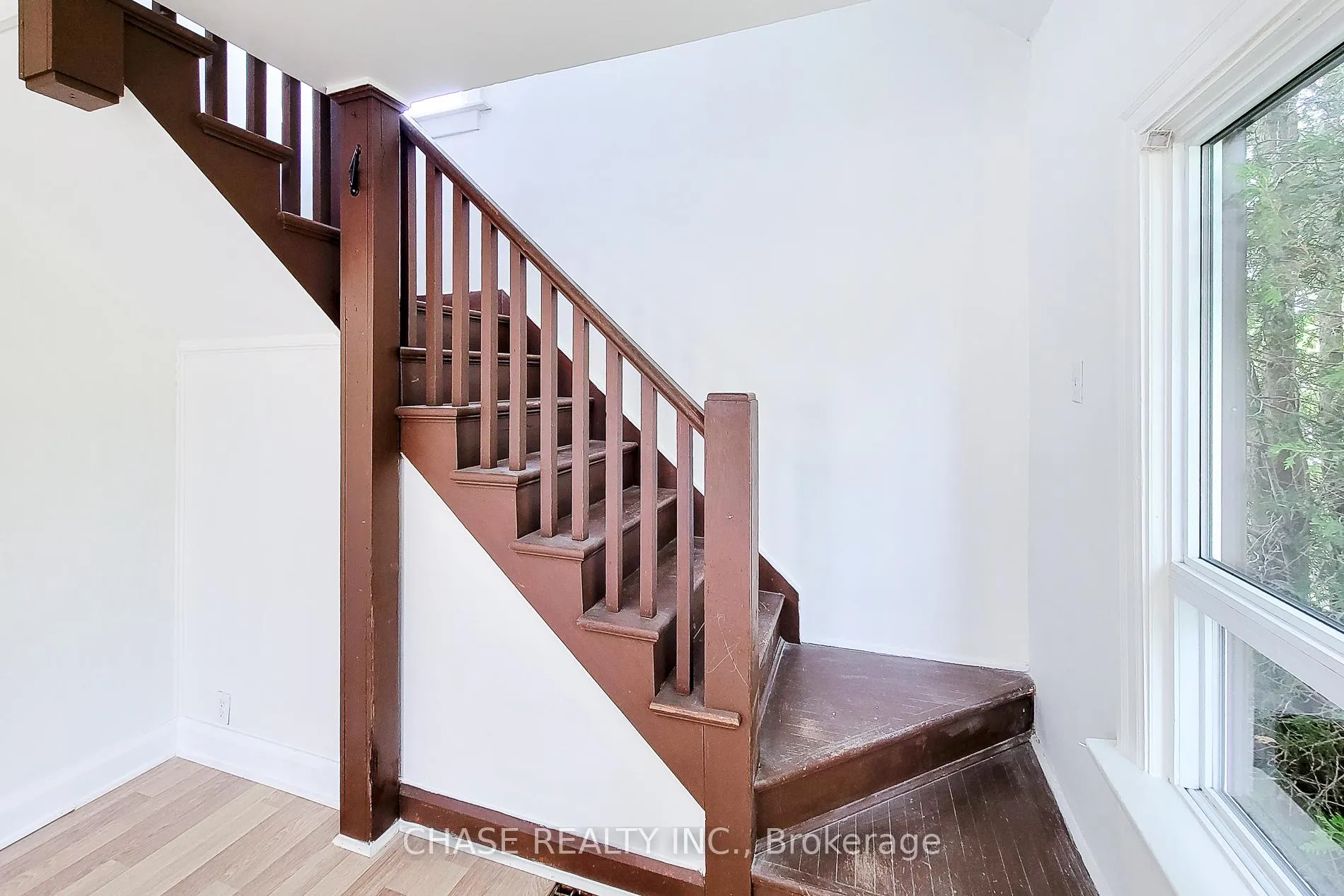 Photo 23 of 107 Saint George Street, Welland, Broadway — HOMEH
