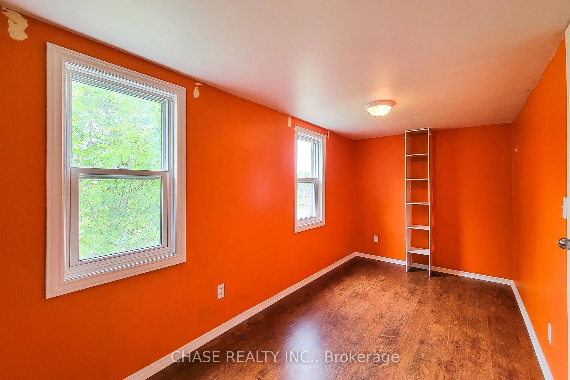 Photo 29 of 107 Saint George Street, Welland, Broadway — HOMEH