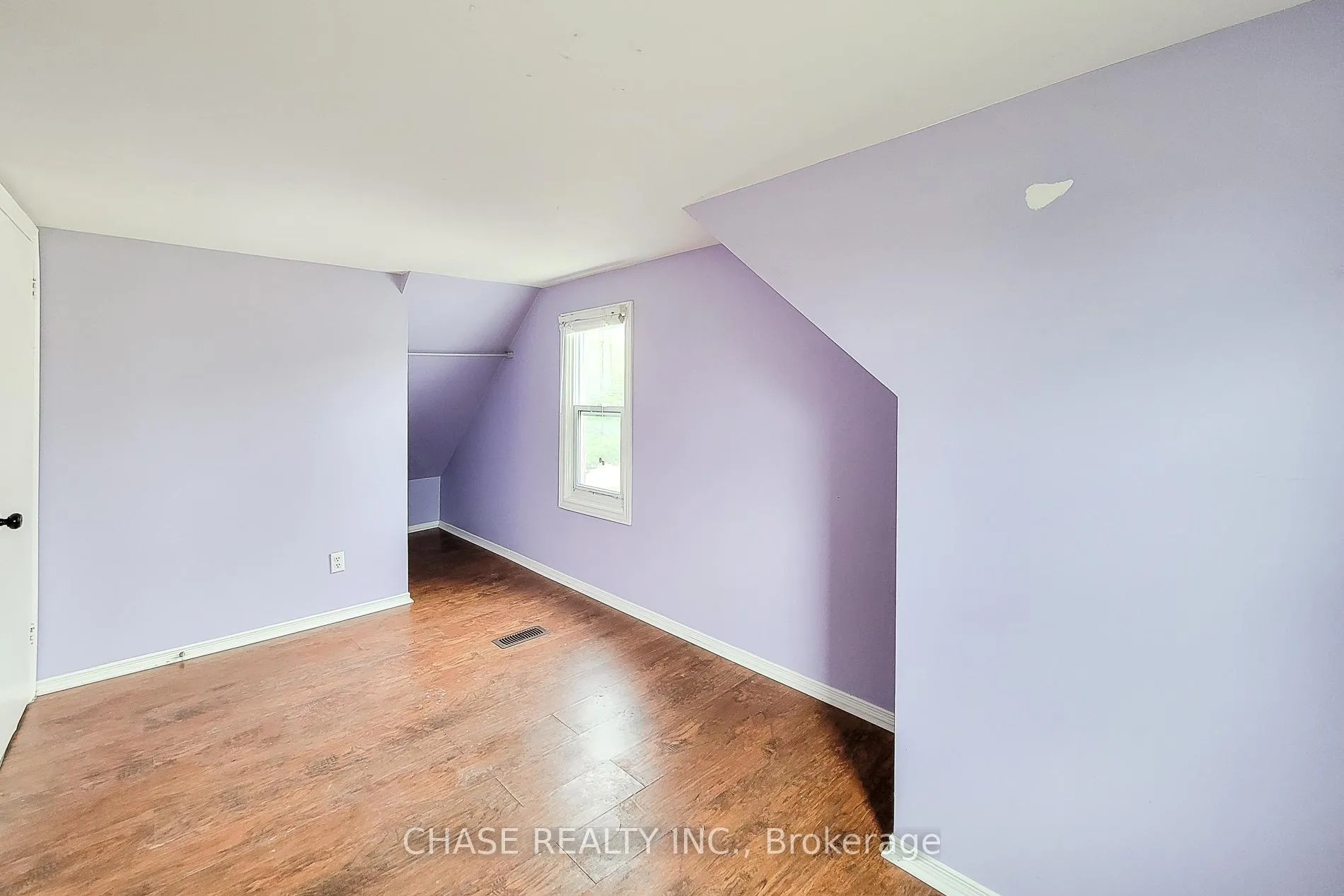 Photo 33 of 107 Saint George Street, Welland, Broadway — HOMEH