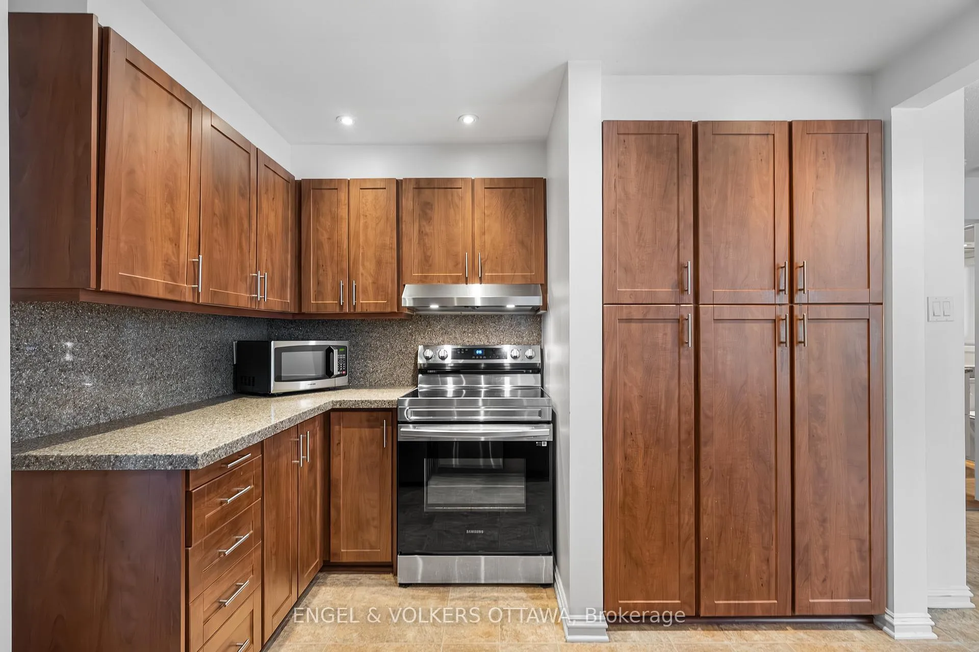 Photo 14 of 29 Valley Ridge Street, Ottawa, Borden Farm/Stewart Farm/Carleton Heights/Parkwood Hills — HOMEH