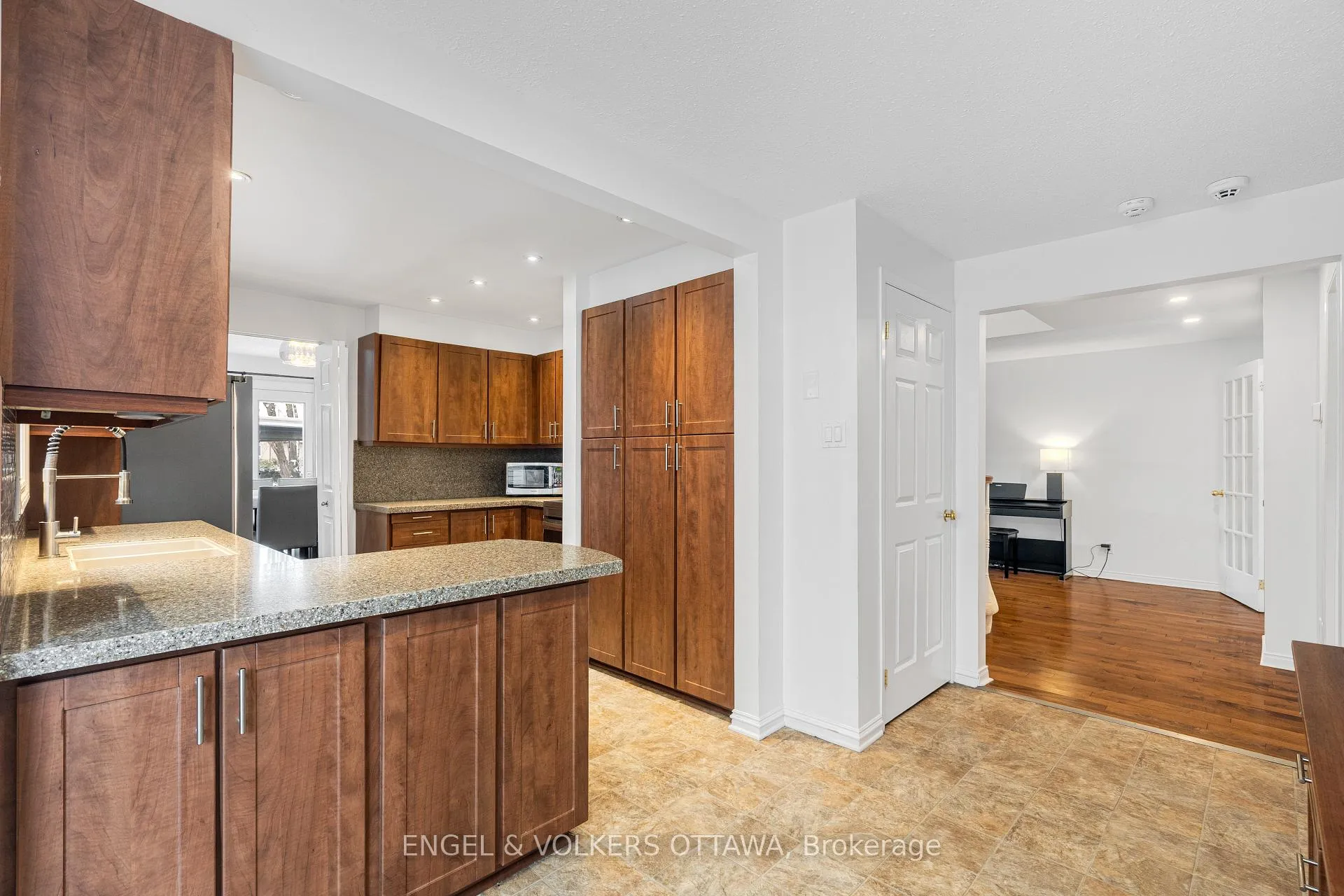 Photo 19 of 29 Valley Ridge Street, Ottawa, Borden Farm/Stewart Farm/Carleton Heights/Parkwood Hills — HOMEH
