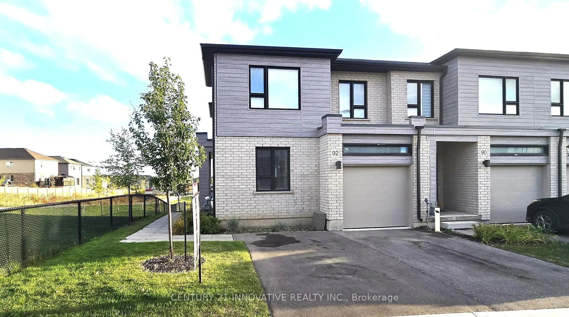Photo 2 of 92 Pony Way S, Kitchener — HOMEH