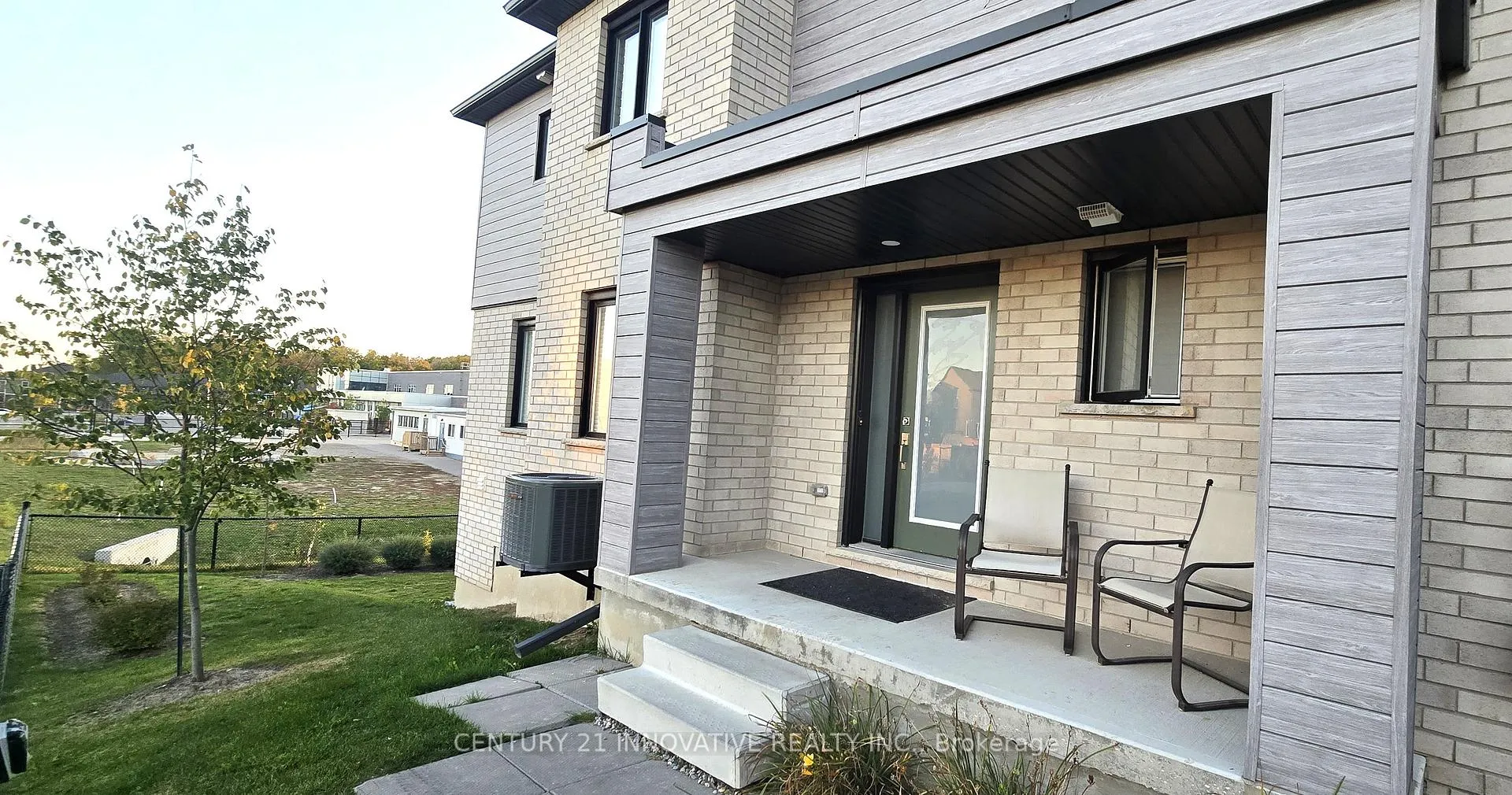Photo 3 of 92 Pony Way S, Kitchener — HOMEH