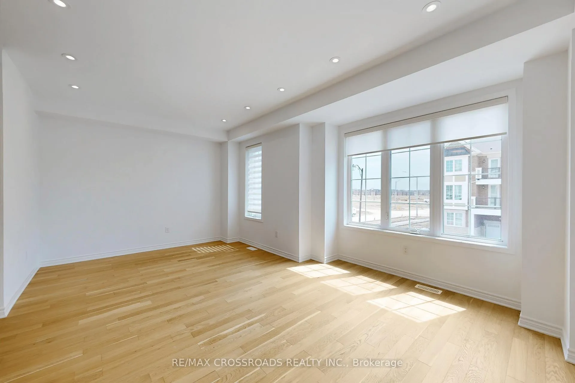 Photo 5 of 34 Avani Avenue, Markham, Rural Markham — HOMEH