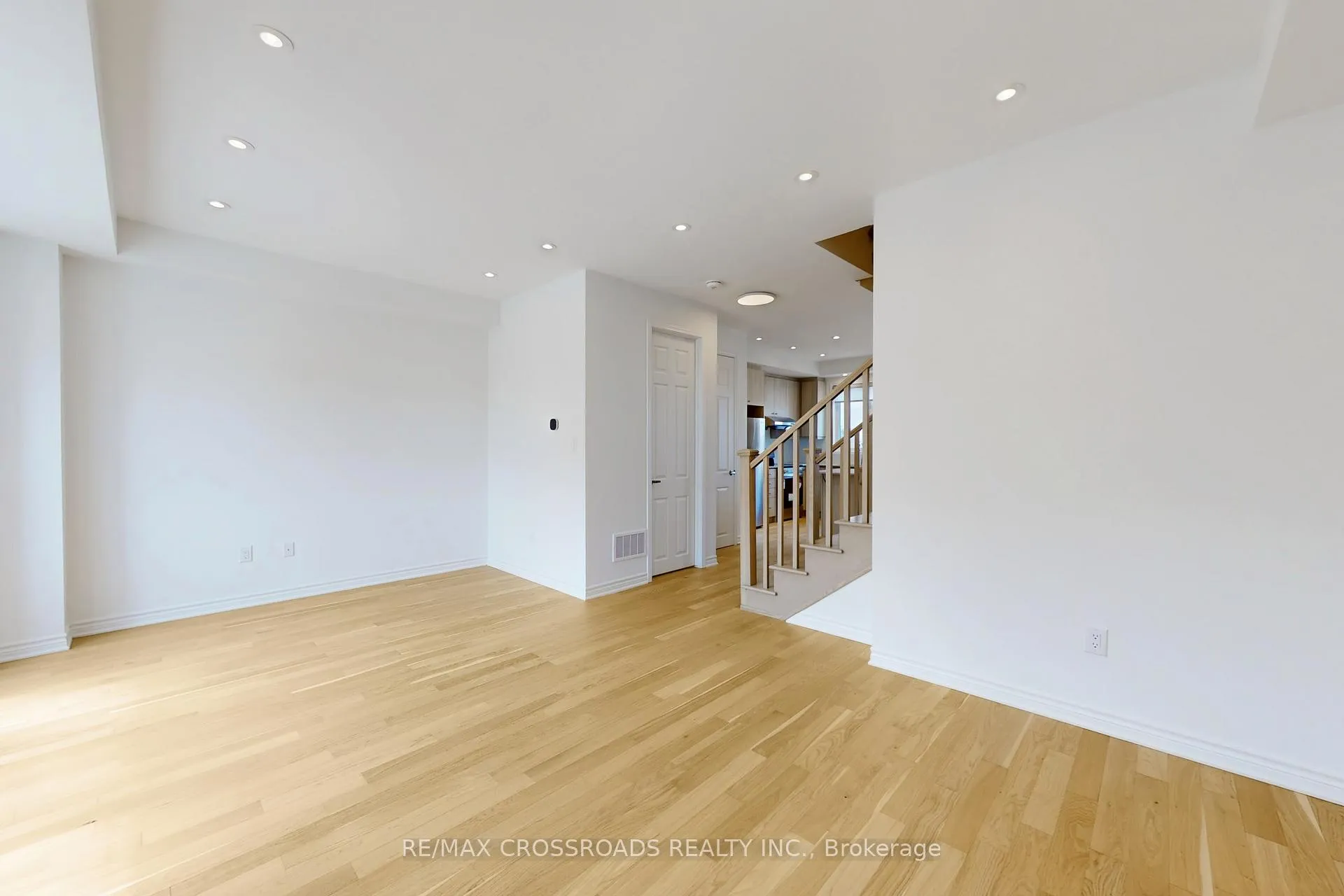 Photo 6 of 34 Avani Avenue, Markham, Rural Markham — HOMEH