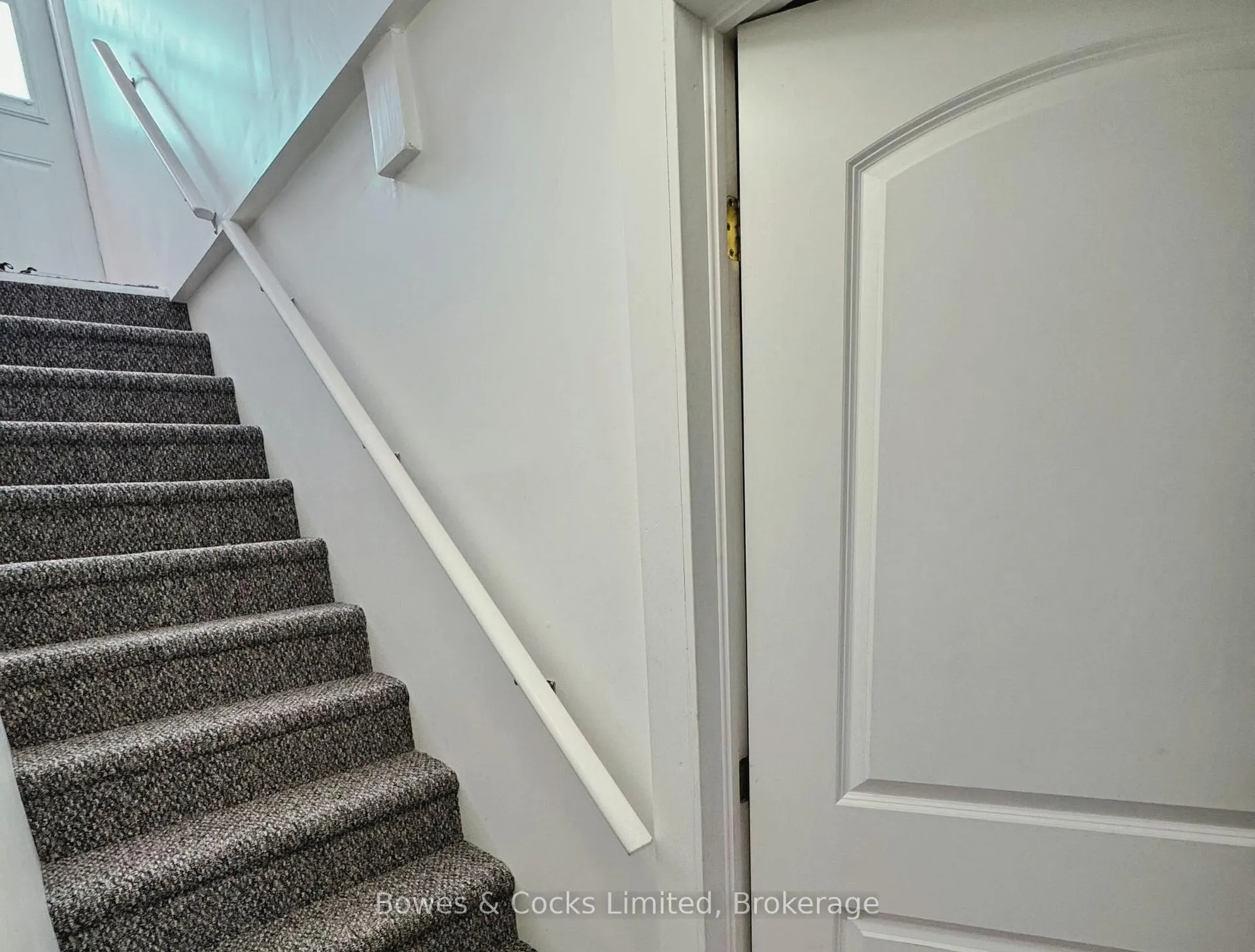 Photo 2 of 350 Braidwood Avenue, Peterborough, Otonabee Ward 1 — HOMEH