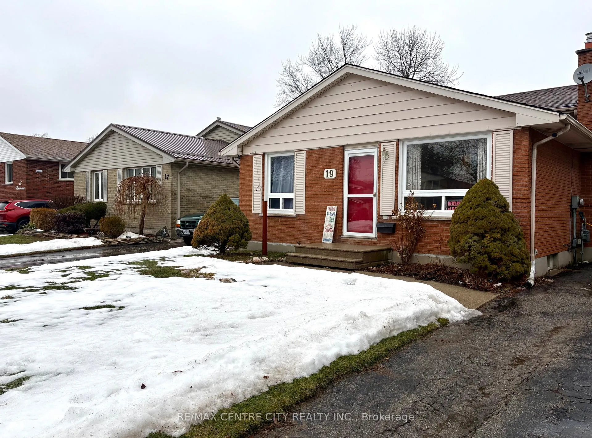 Photo 1 of 19 Rosemount Crescent, St. Thomas — HOMEH