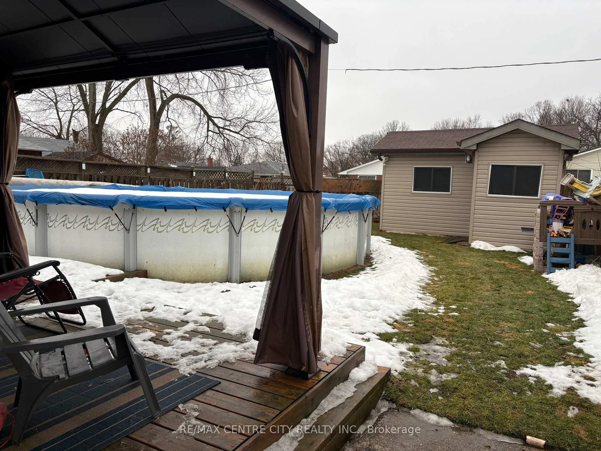 Photo 2 of 19 Rosemount Crescent, St. Thomas — HOMEH