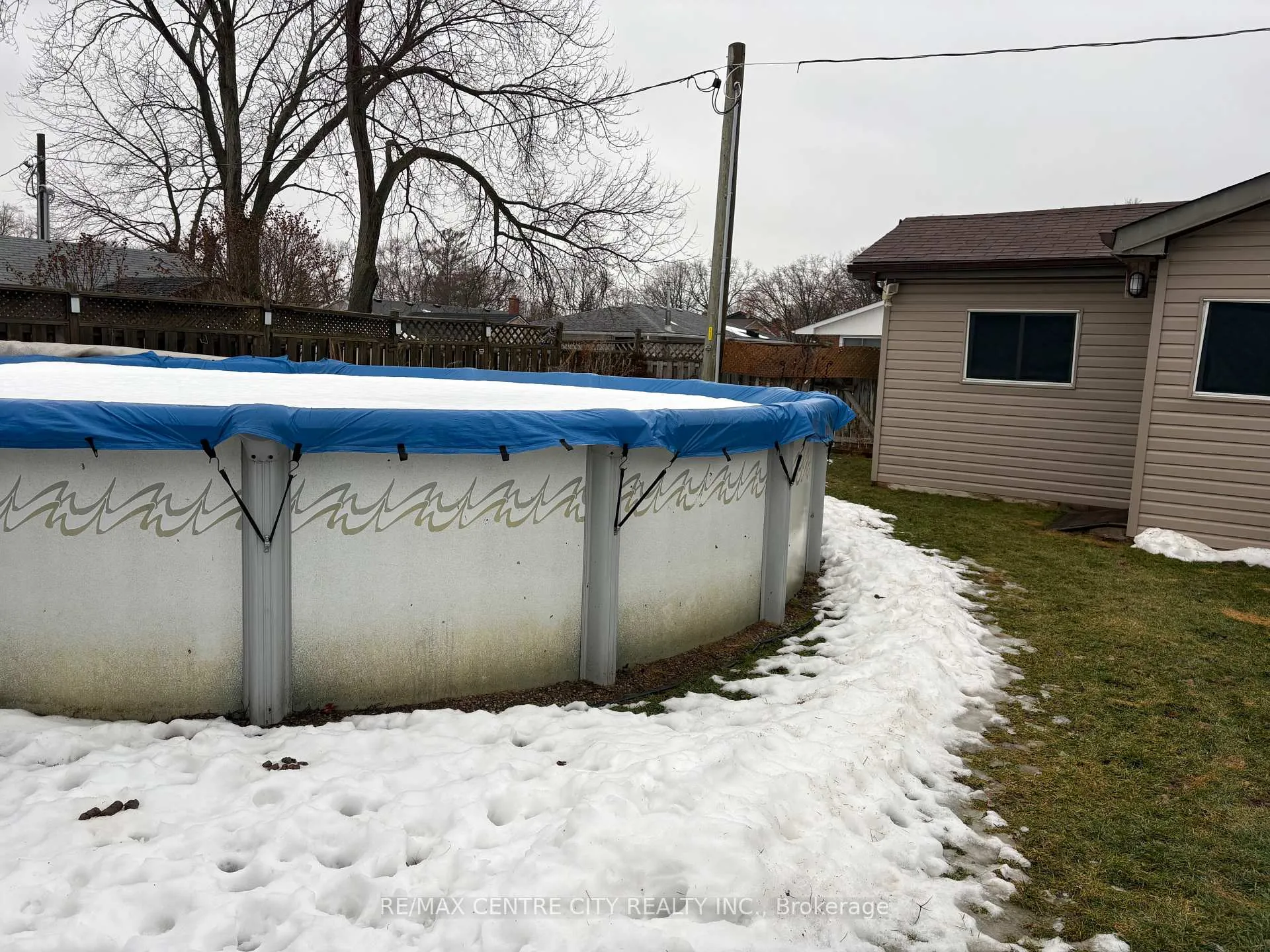 Photo 3 of 19 Rosemount Crescent, St. Thomas — HOMEH