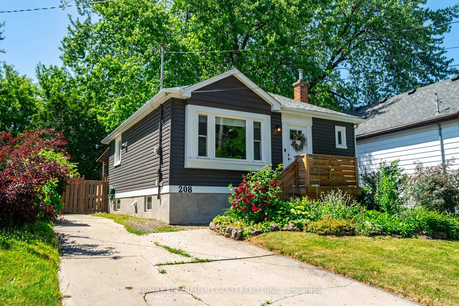 Photo 2 of 208 East 21st Street, Hamilton, Eastmount — HOMEH