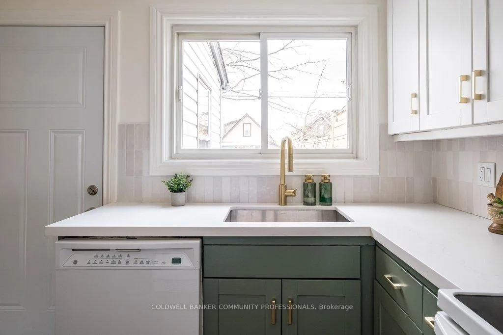 Photo 11 of 100 Graham Avenue S, Hamilton, Delta — HOMEH