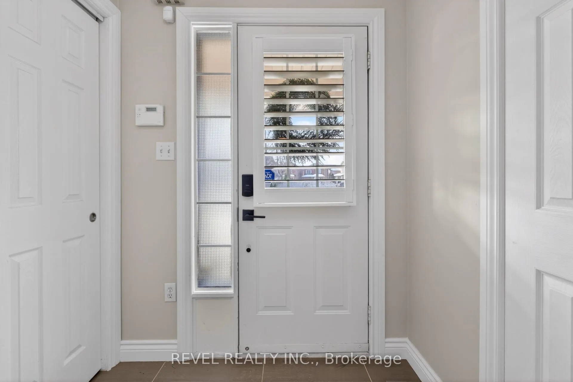 Photo 2 of 2286 Seton Crescent, Burlington, Orchard — HOMEH