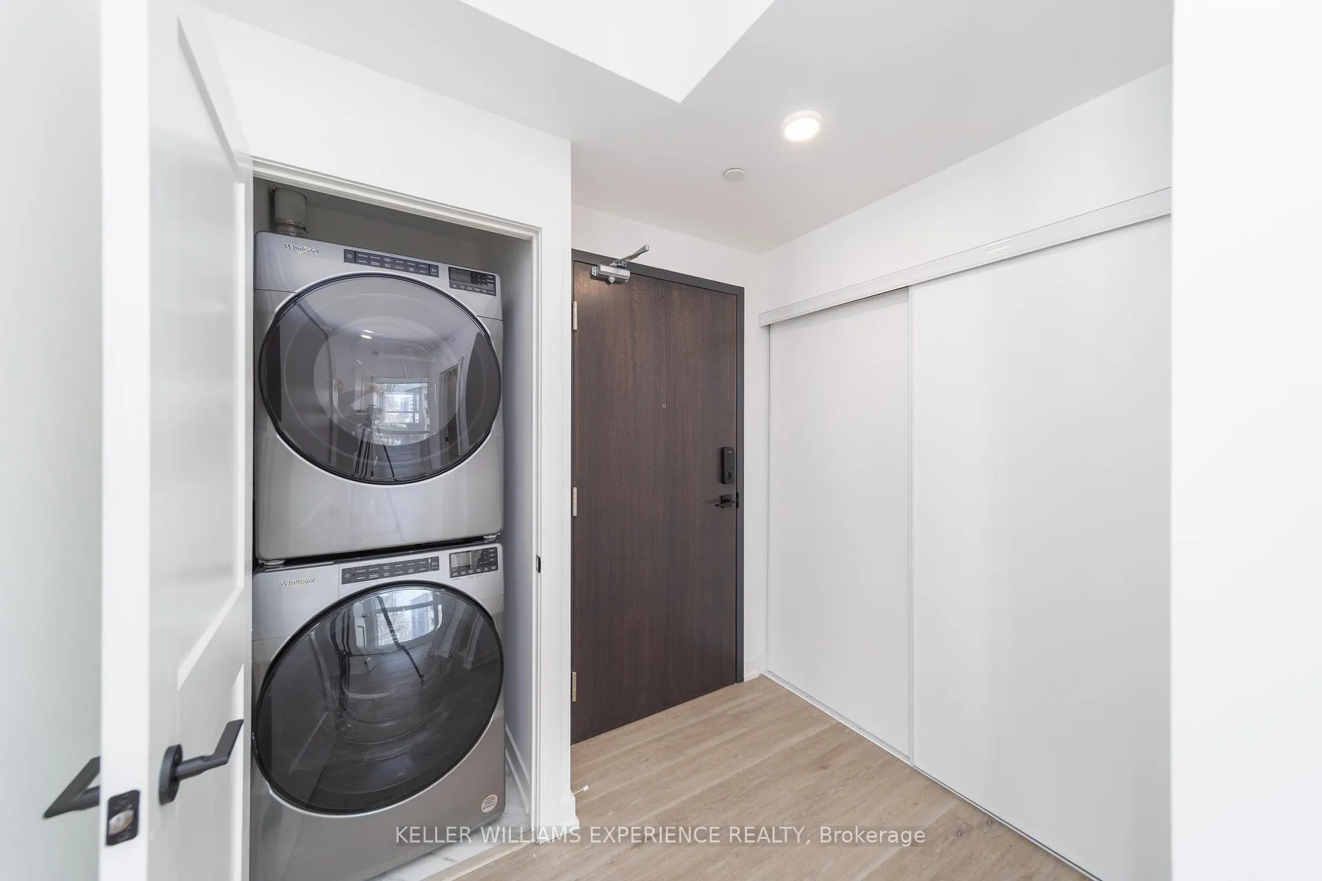 Photo 3 of Unit 305, 56 Lakeside Terrace, Barrie, Little Lake — HOMEH