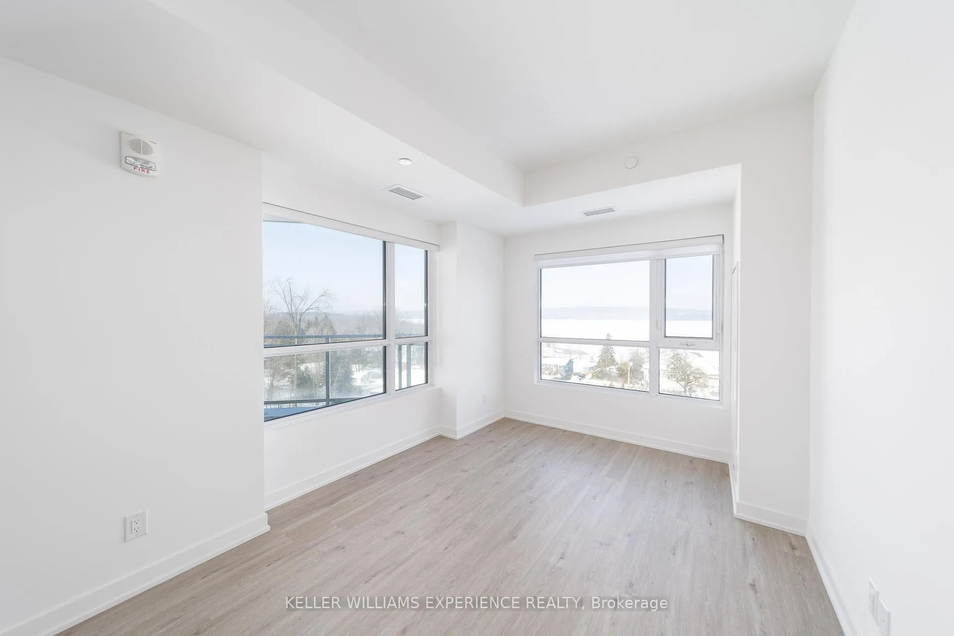 Photo 7 of Unit 305, 56 Lakeside Terrace, Barrie, Little Lake — HOMEH