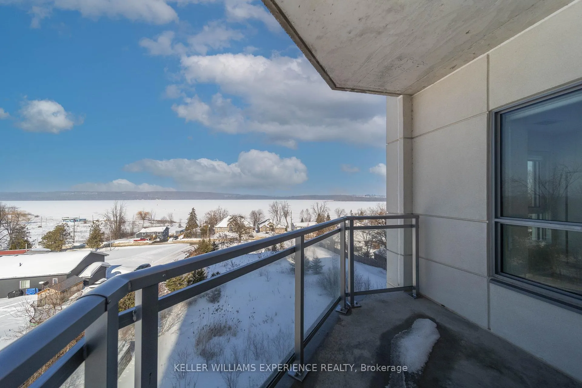 Photo 9 of Unit 305, 56 Lakeside Terrace, Barrie, Little Lake — HOMEH