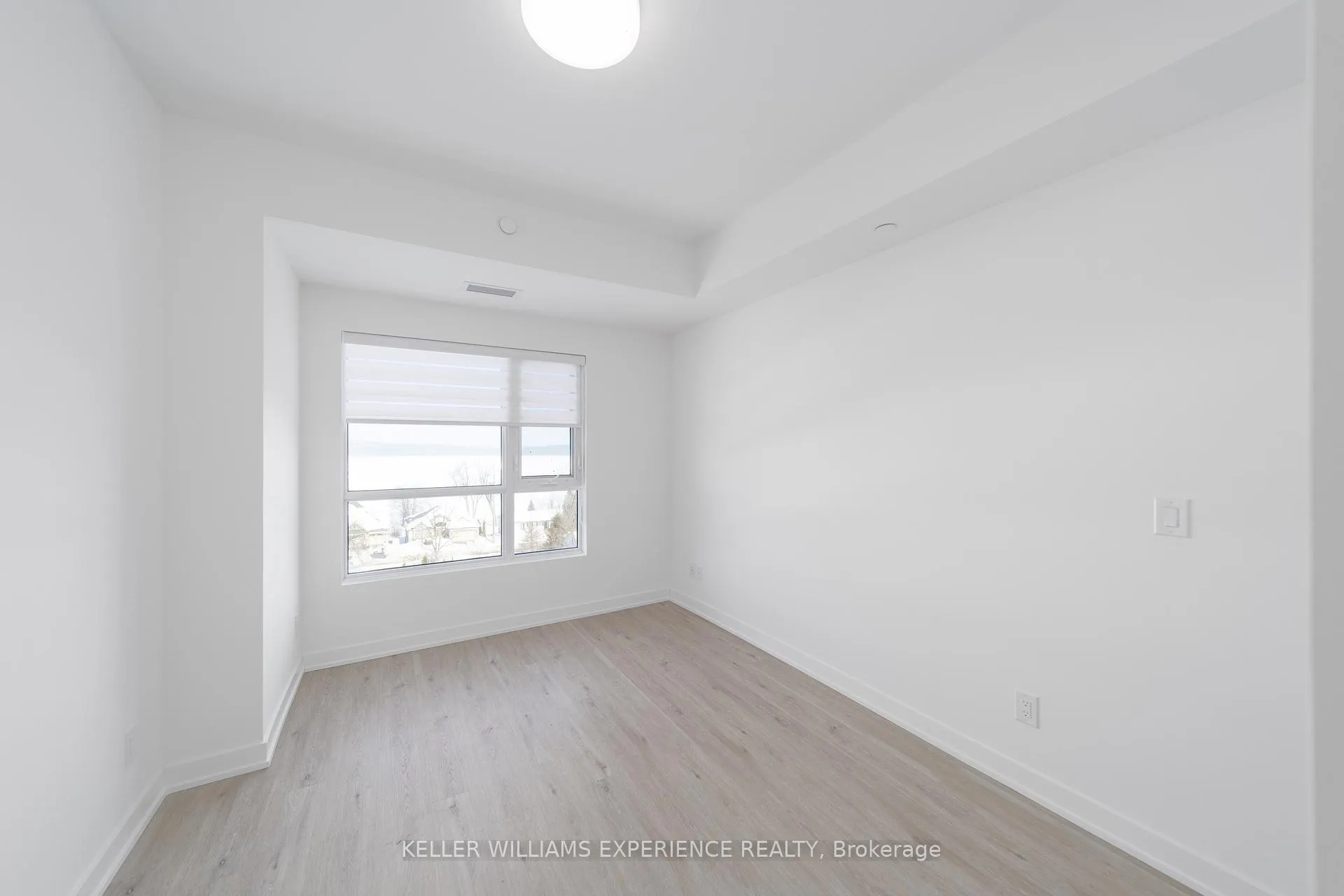 Photo 10 of Unit 305, 56 Lakeside Terrace, Barrie, Little Lake — HOMEH